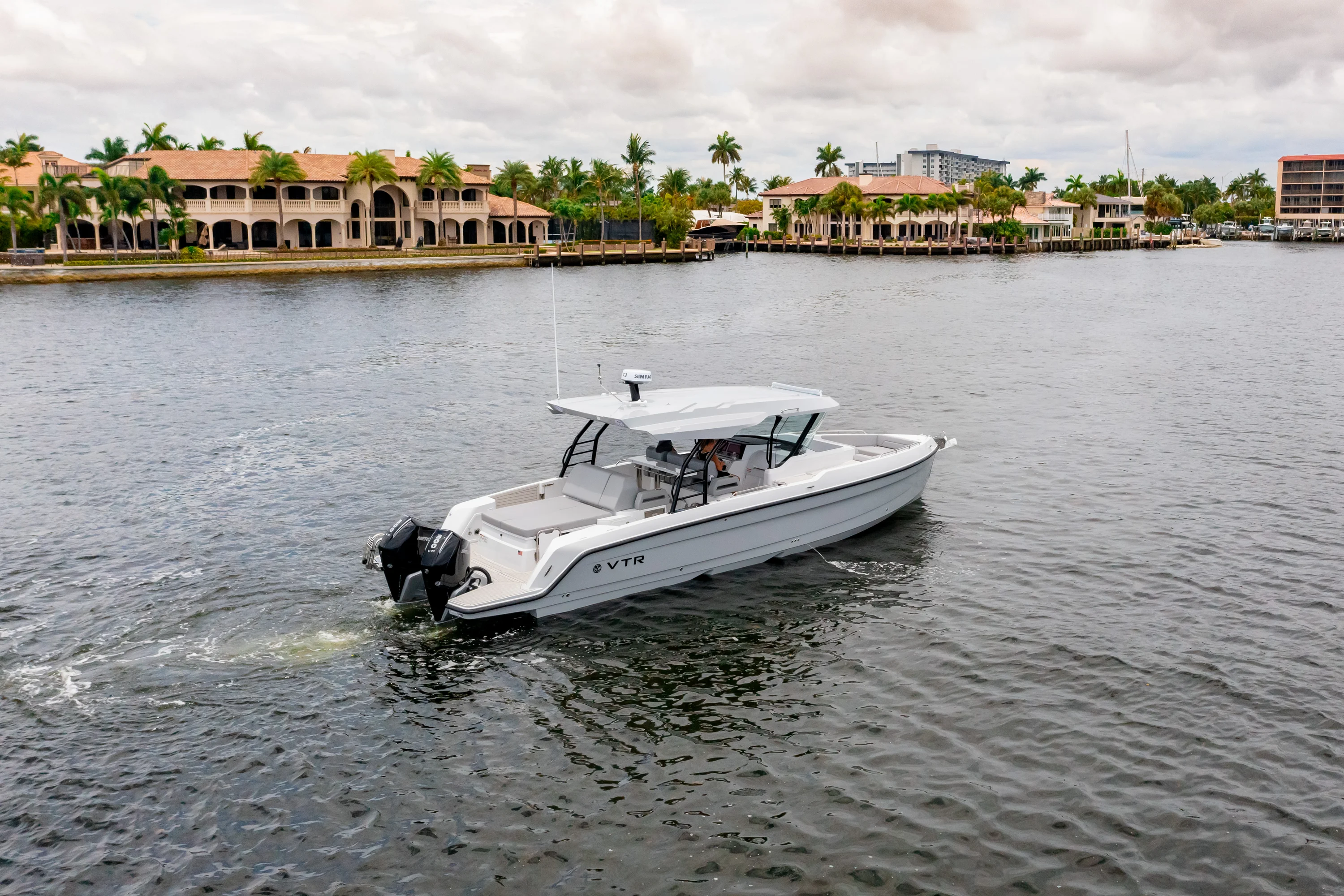 2026 Cruisers Yachts 38 VTR Image Thumbnail #1