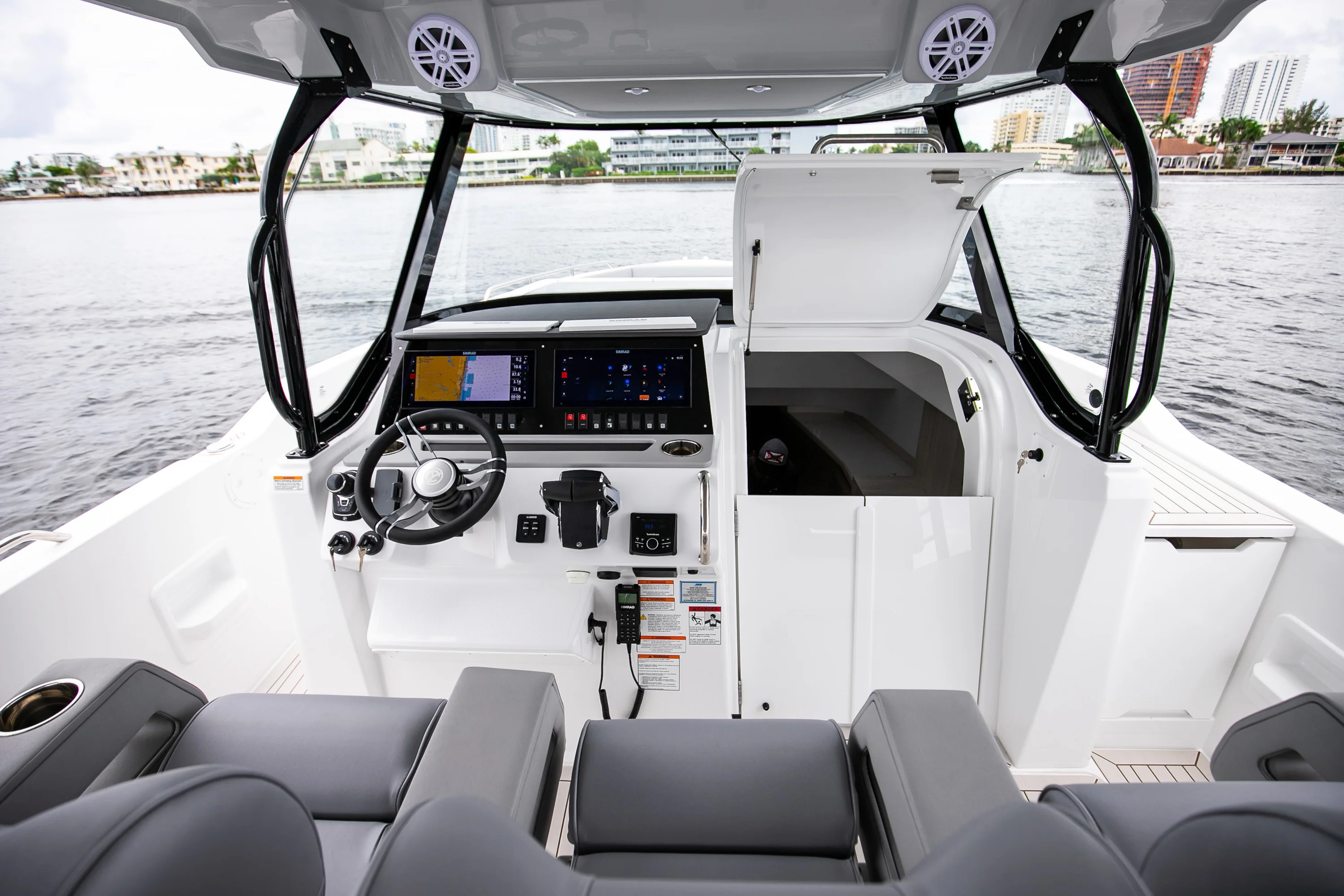 2026 Cruisers Yachts 38 VTR Image Thumbnail #40