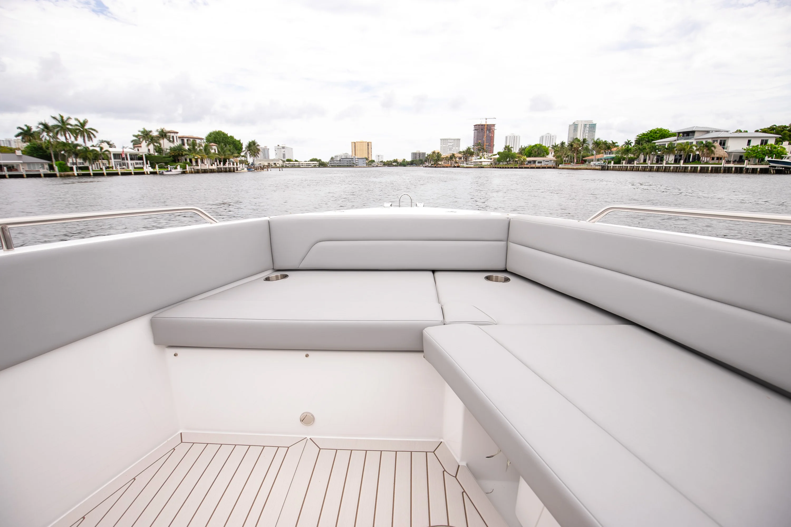2026 Cruisers Yachts 38 VTR Image Thumbnail #17
