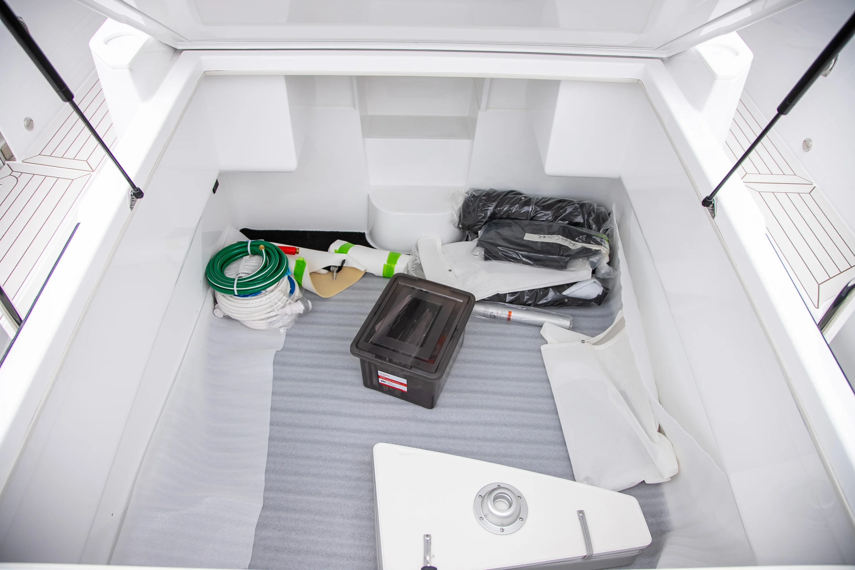 2026 Cruisers Yachts 38 VTR Image Thumbnail #71