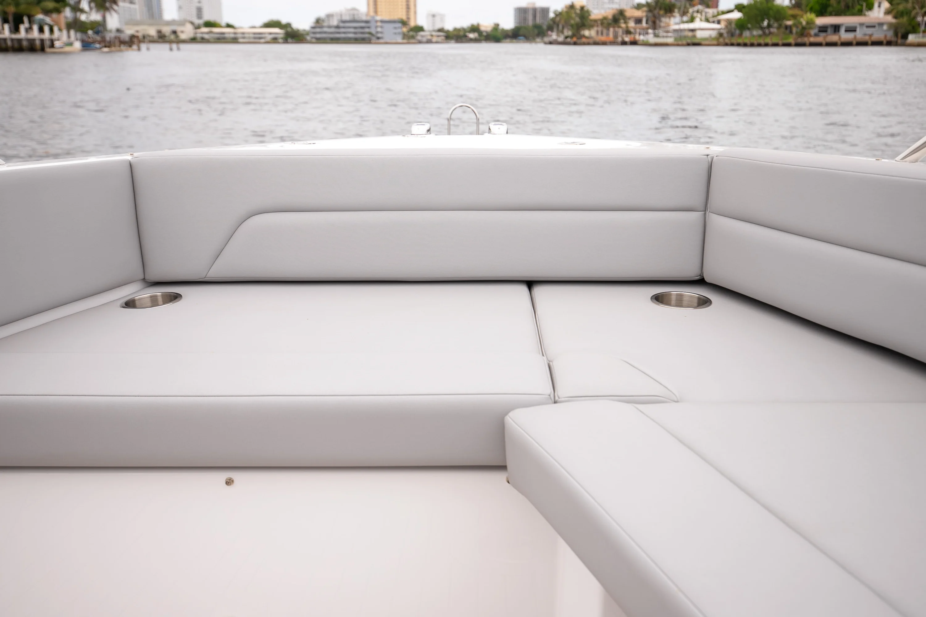 2026 Cruisers Yachts 38 VTR Image Thumbnail #18