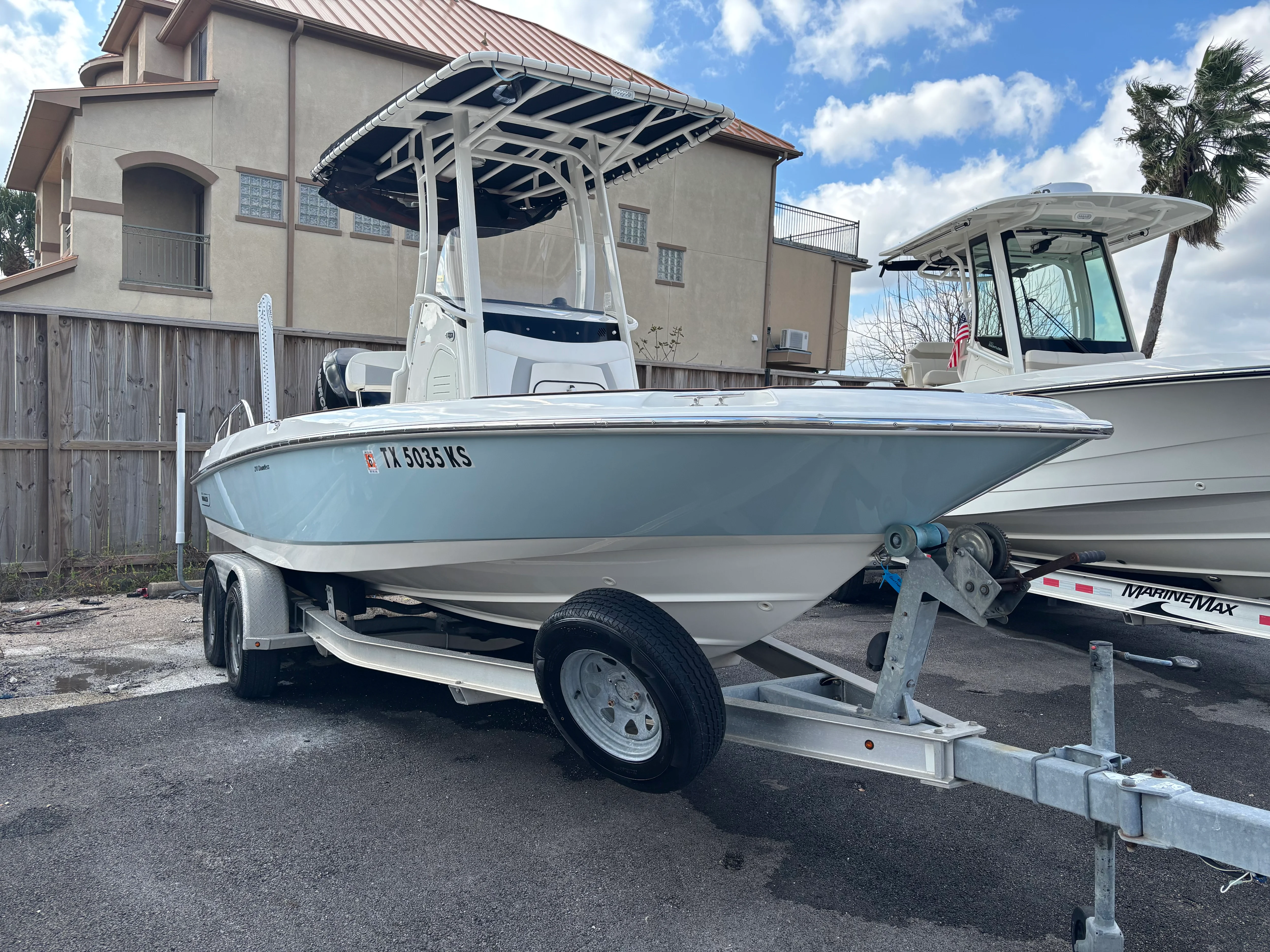 2016 Boston Whaler 210 DAUNTLESS Image Thumbnail #1