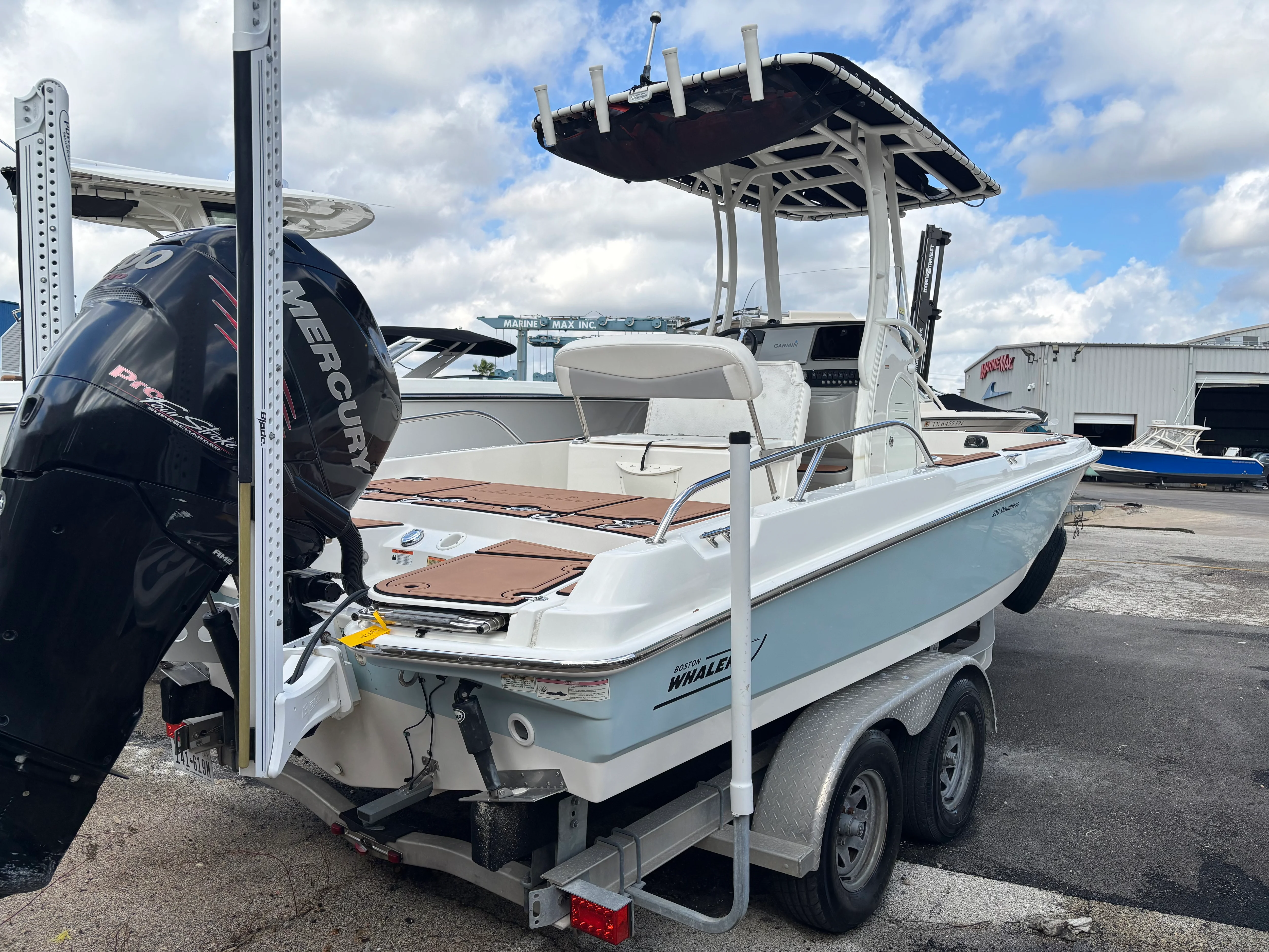 2016 Boston Whaler 210 DAUNTLESS Image Thumbnail #2