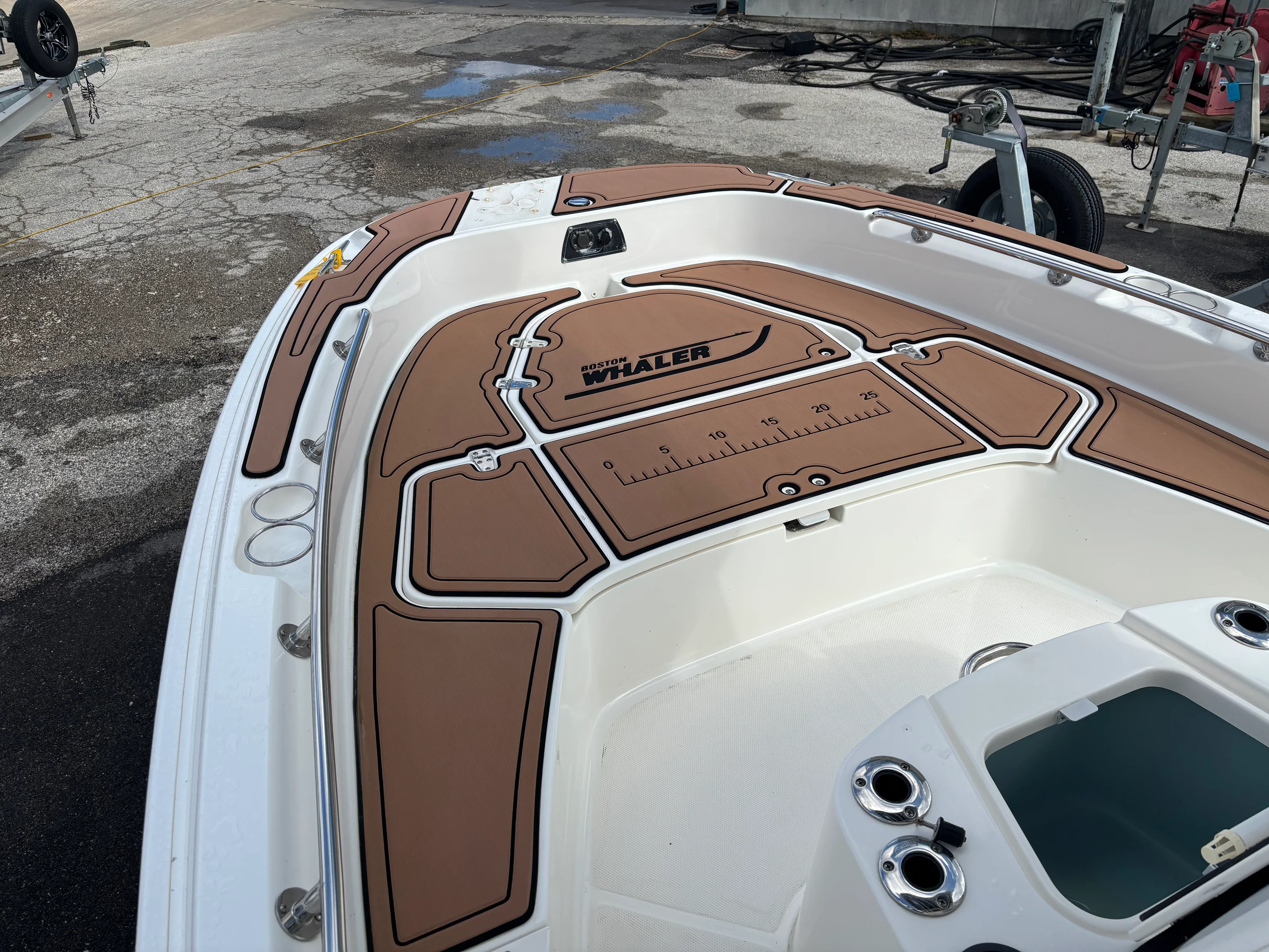 2016 Boston Whaler 210 DAUNTLESS Image Thumbnail #10