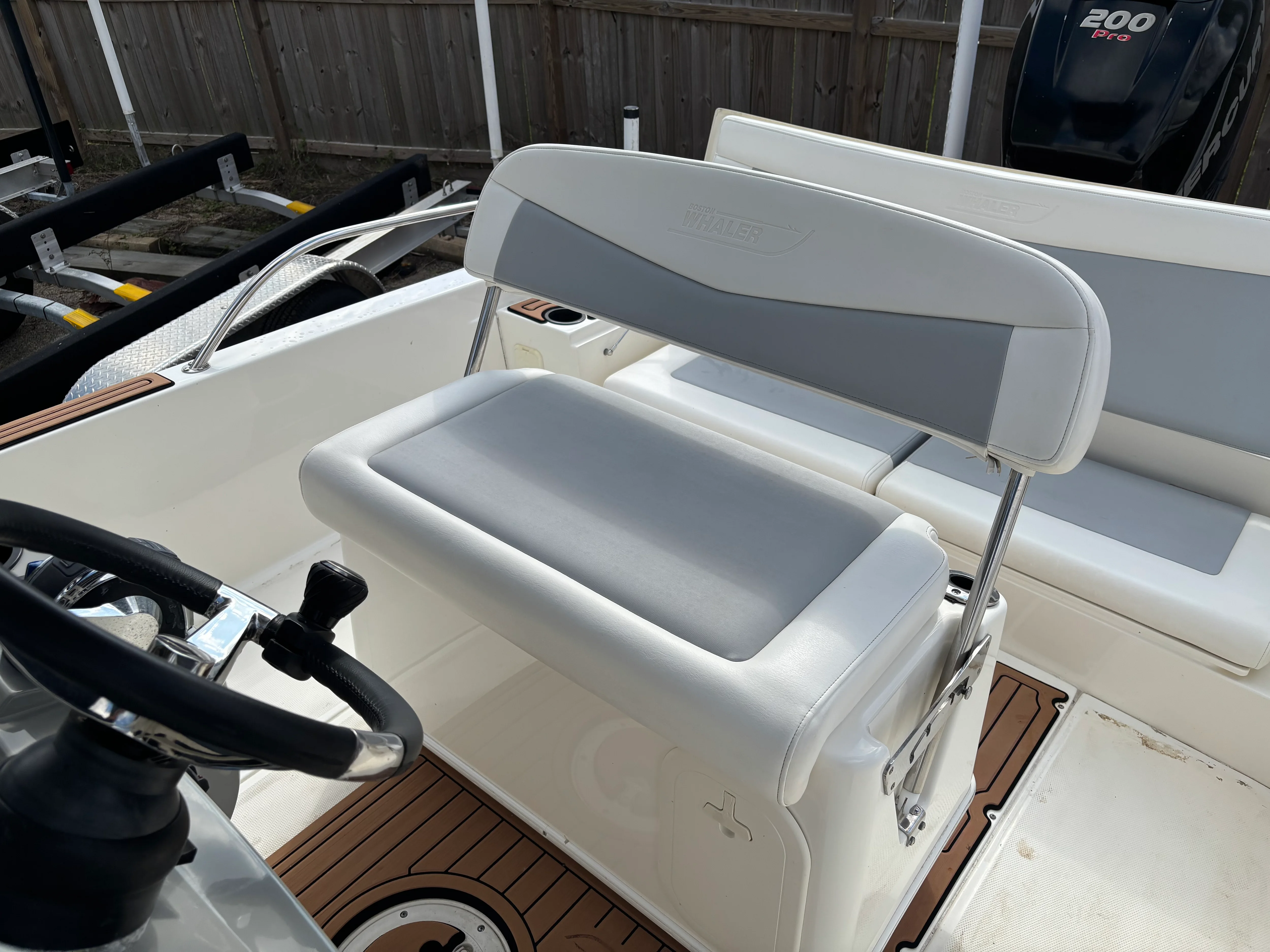 2016 Boston Whaler 210 DAUNTLESS Image Thumbnail #8