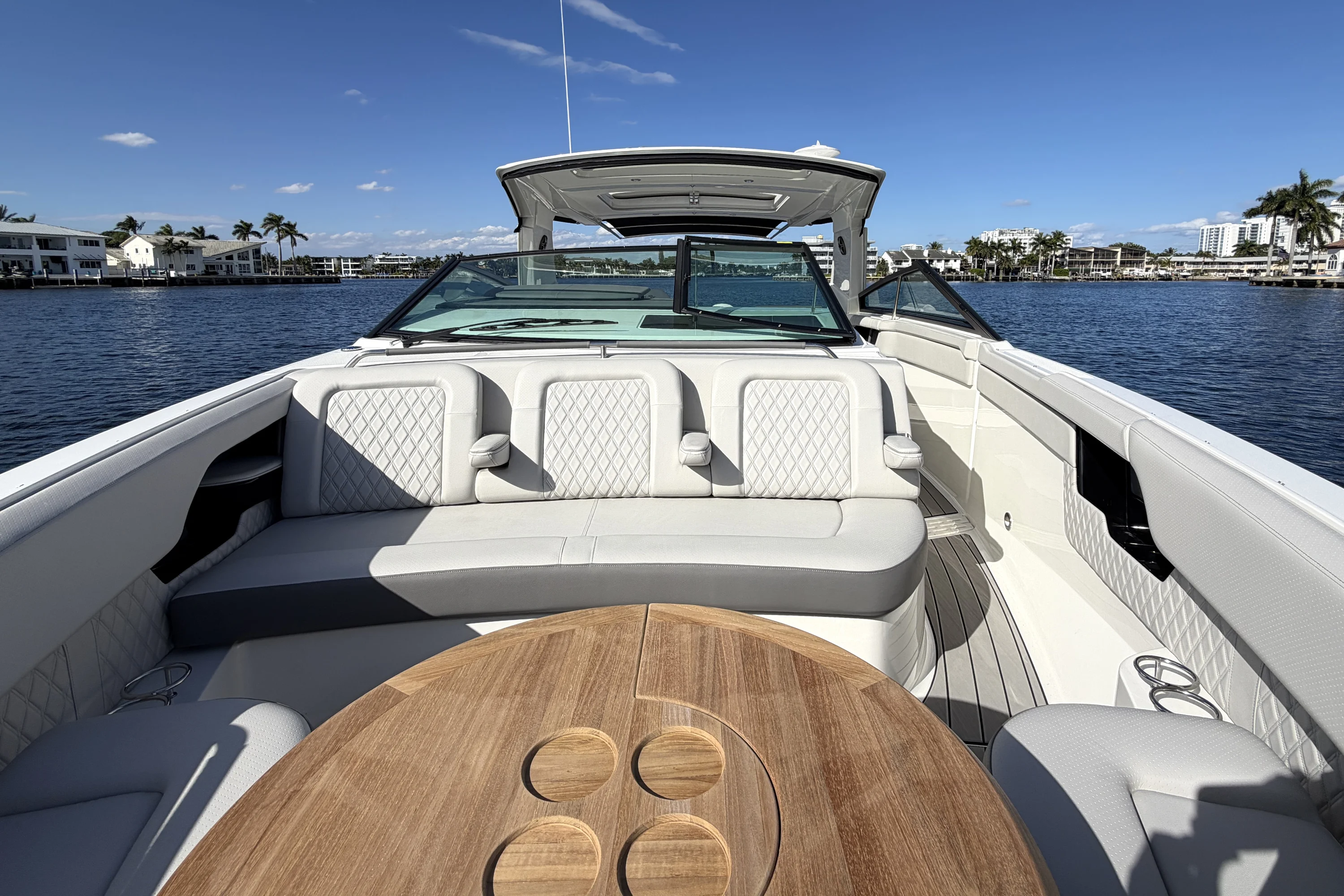 2026 Sea Ray SLX 400 Outboard Image Thumbnail #37