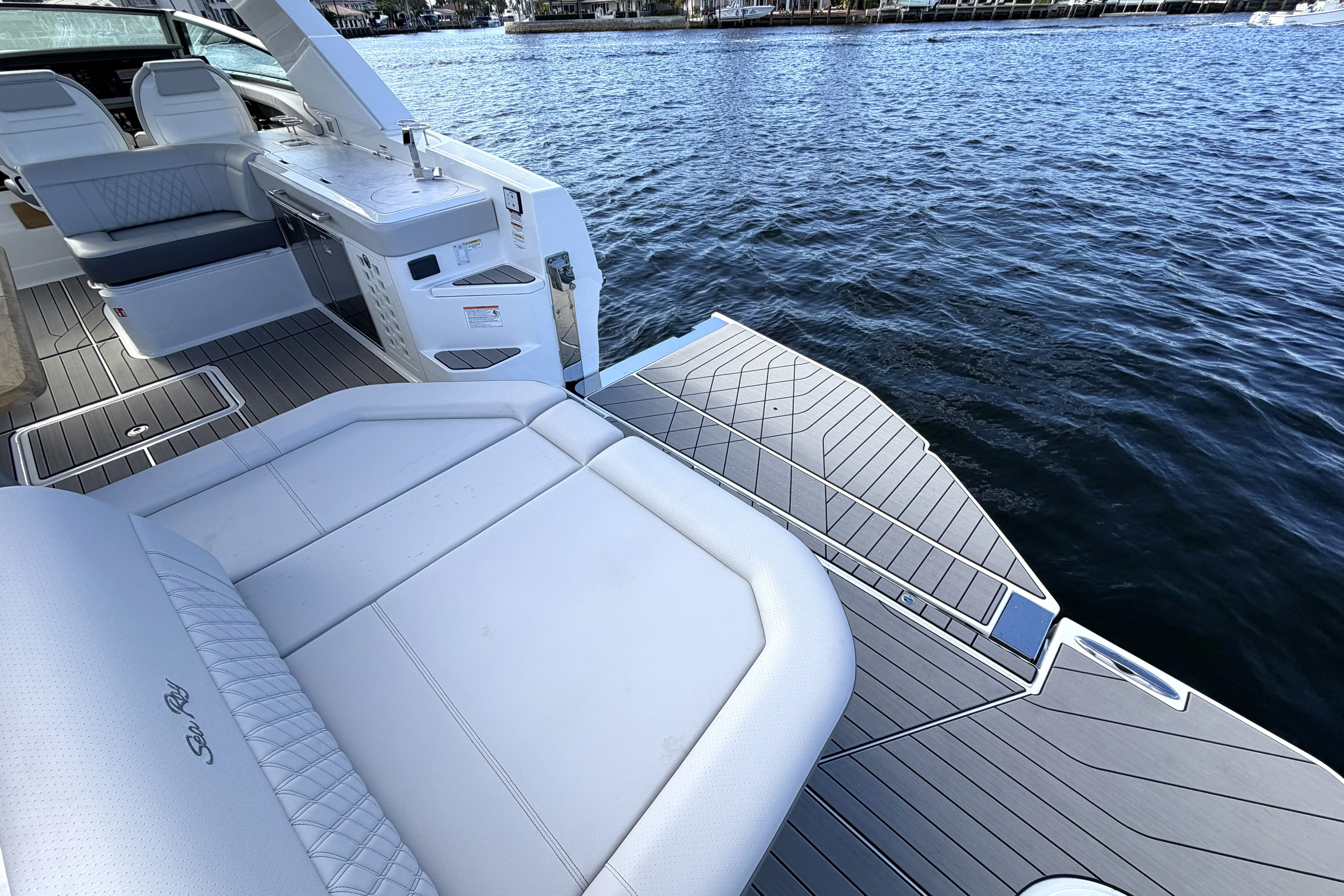 2026 Sea Ray SLX 400 Outboard Image Thumbnail #15