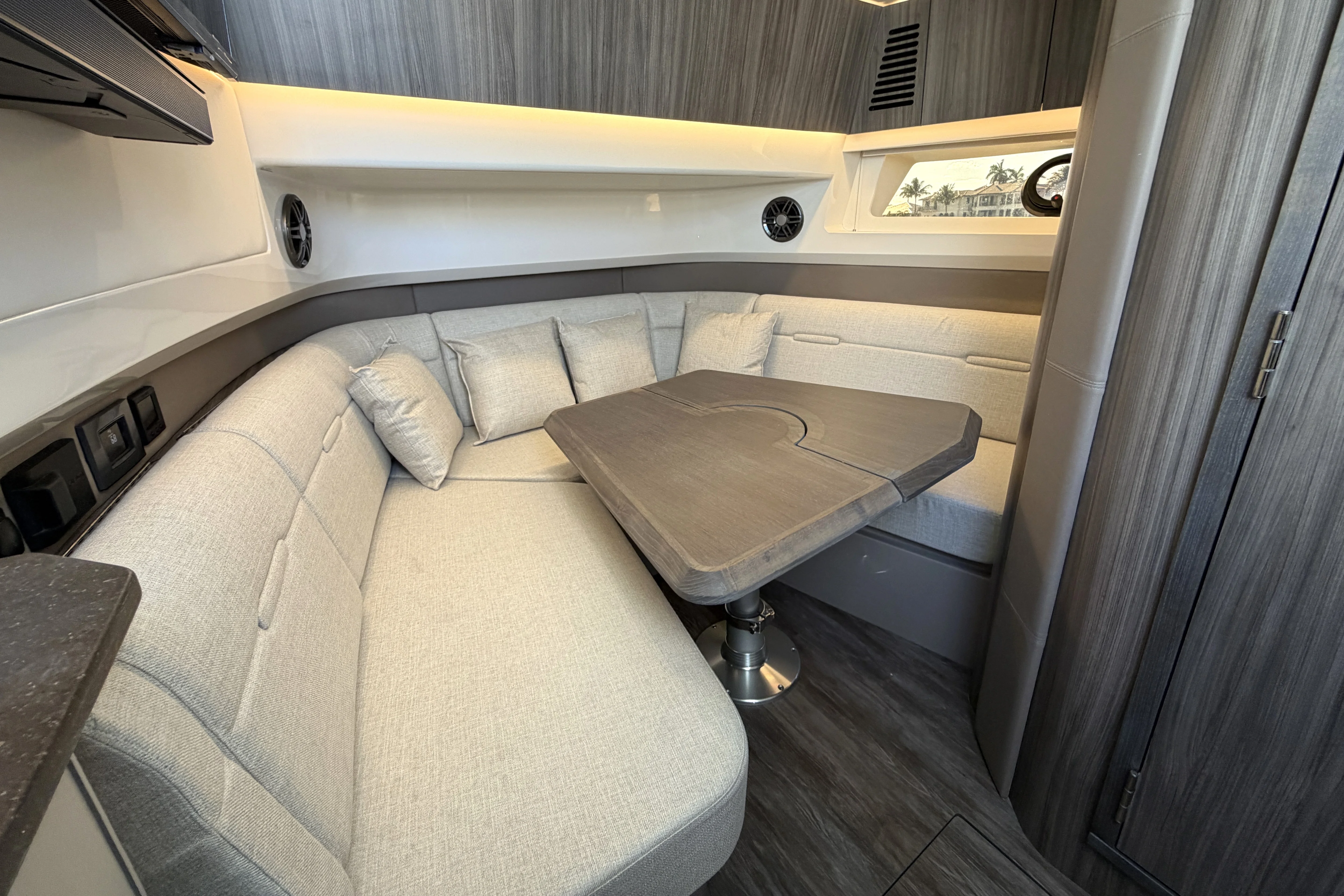 2026 Sea Ray SLX 400 Outboard Image Thumbnail #42