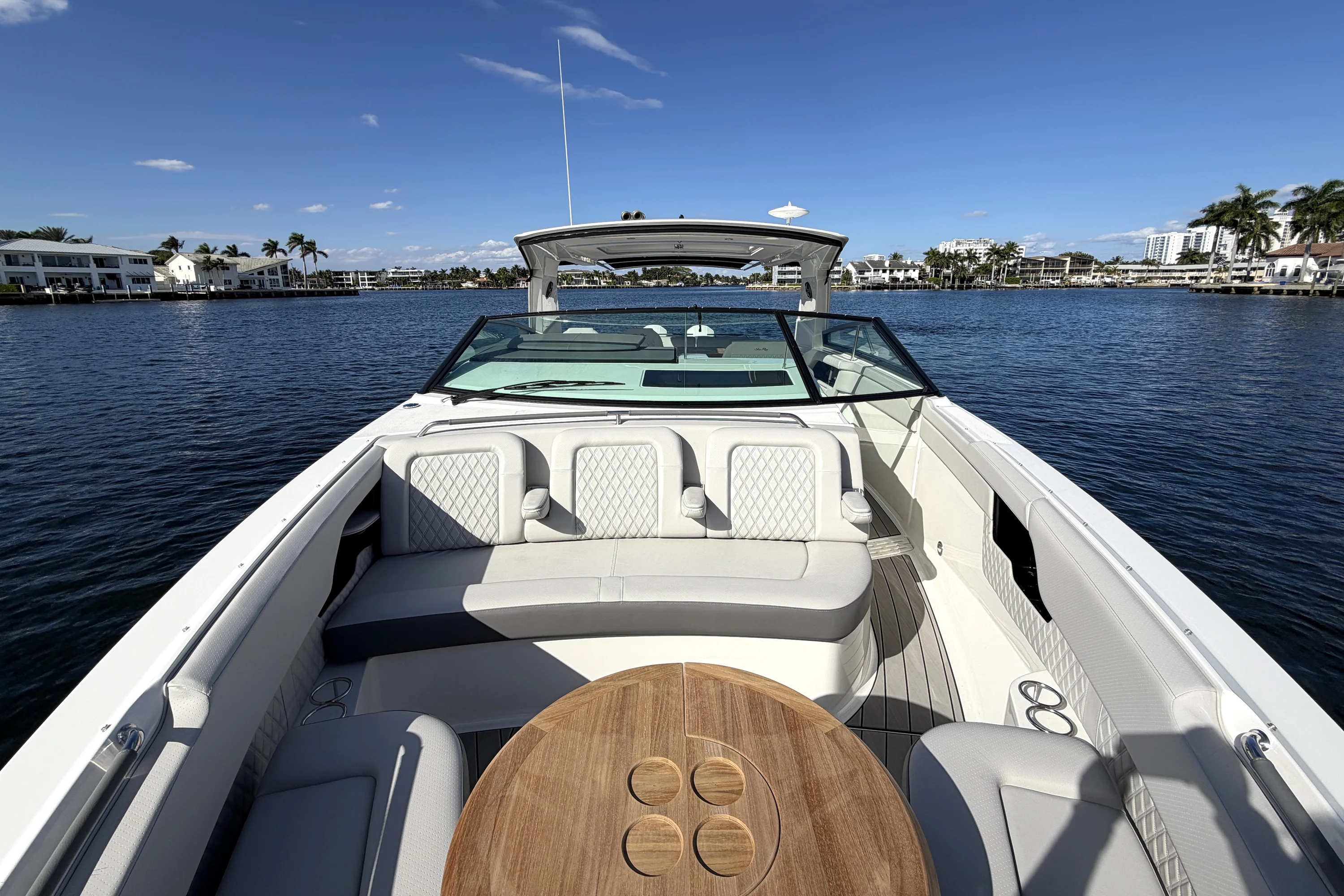 2026 Sea Ray SLX 400 Outboard Image Thumbnail #38