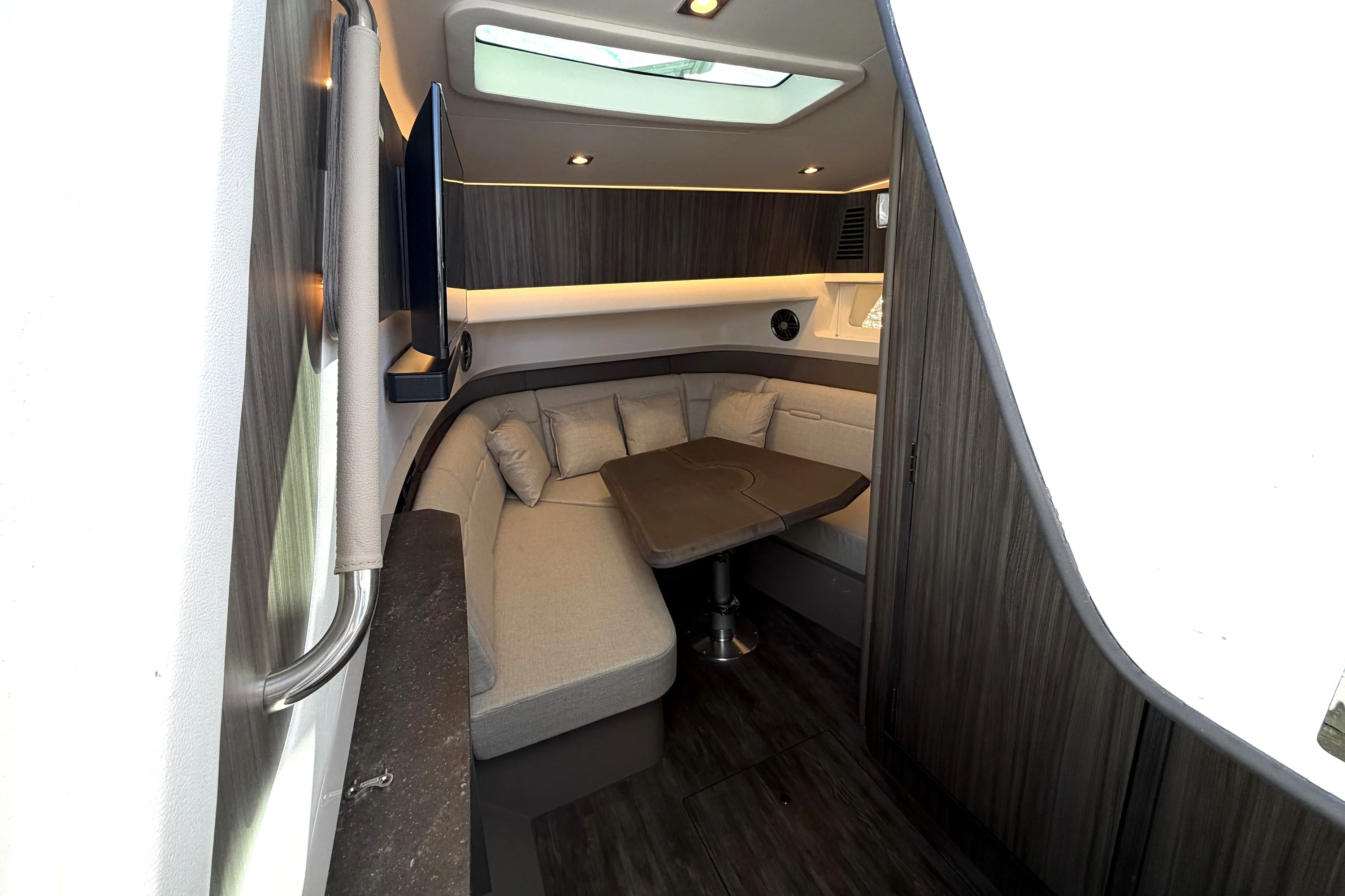 2026 Sea Ray SLX 400 Outboard Image Thumbnail #40