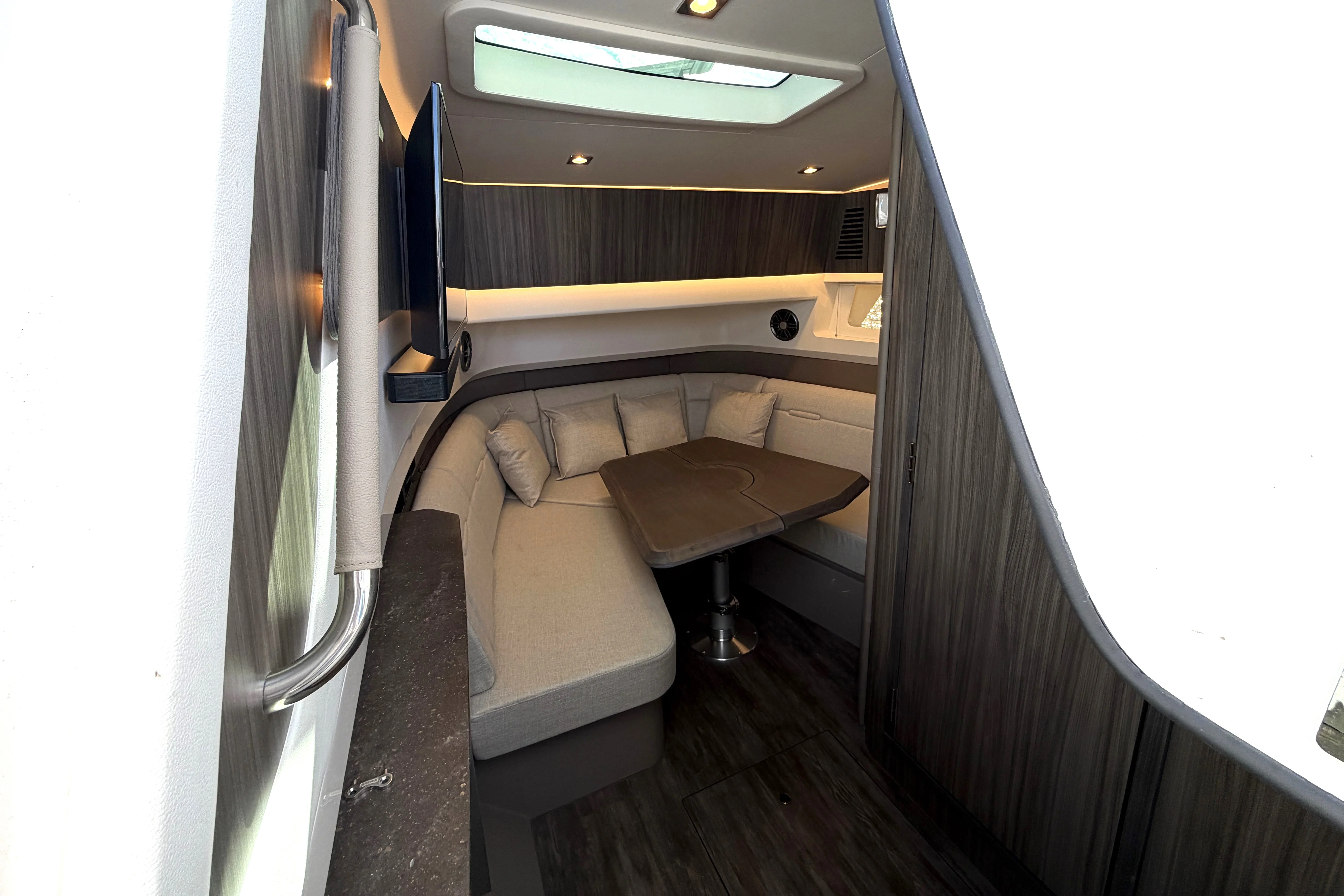 2026 Sea Ray SLX 400 Outboard Image Thumbnail #40