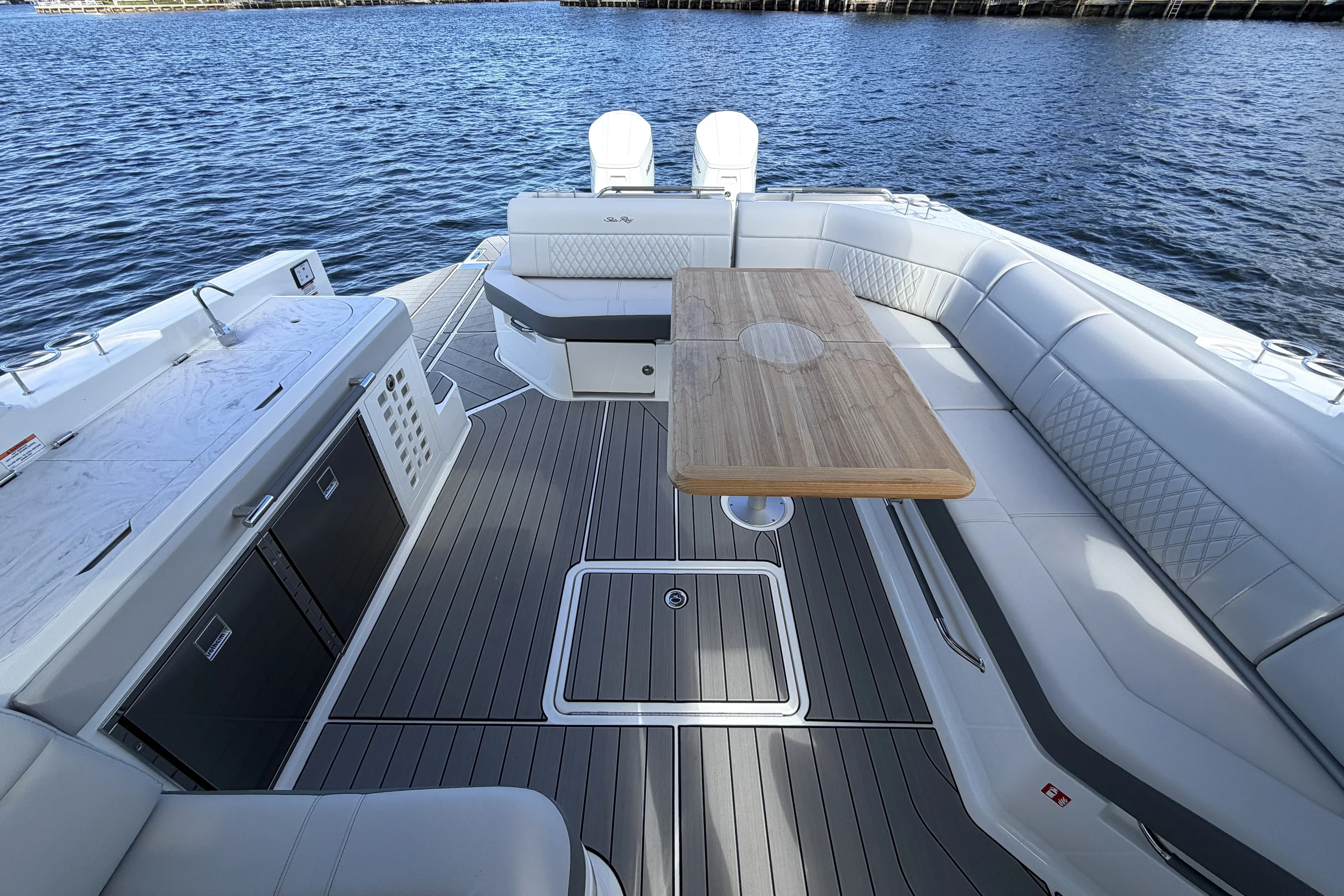 2026 Sea Ray SLX 400 Outboard Image Thumbnail #17