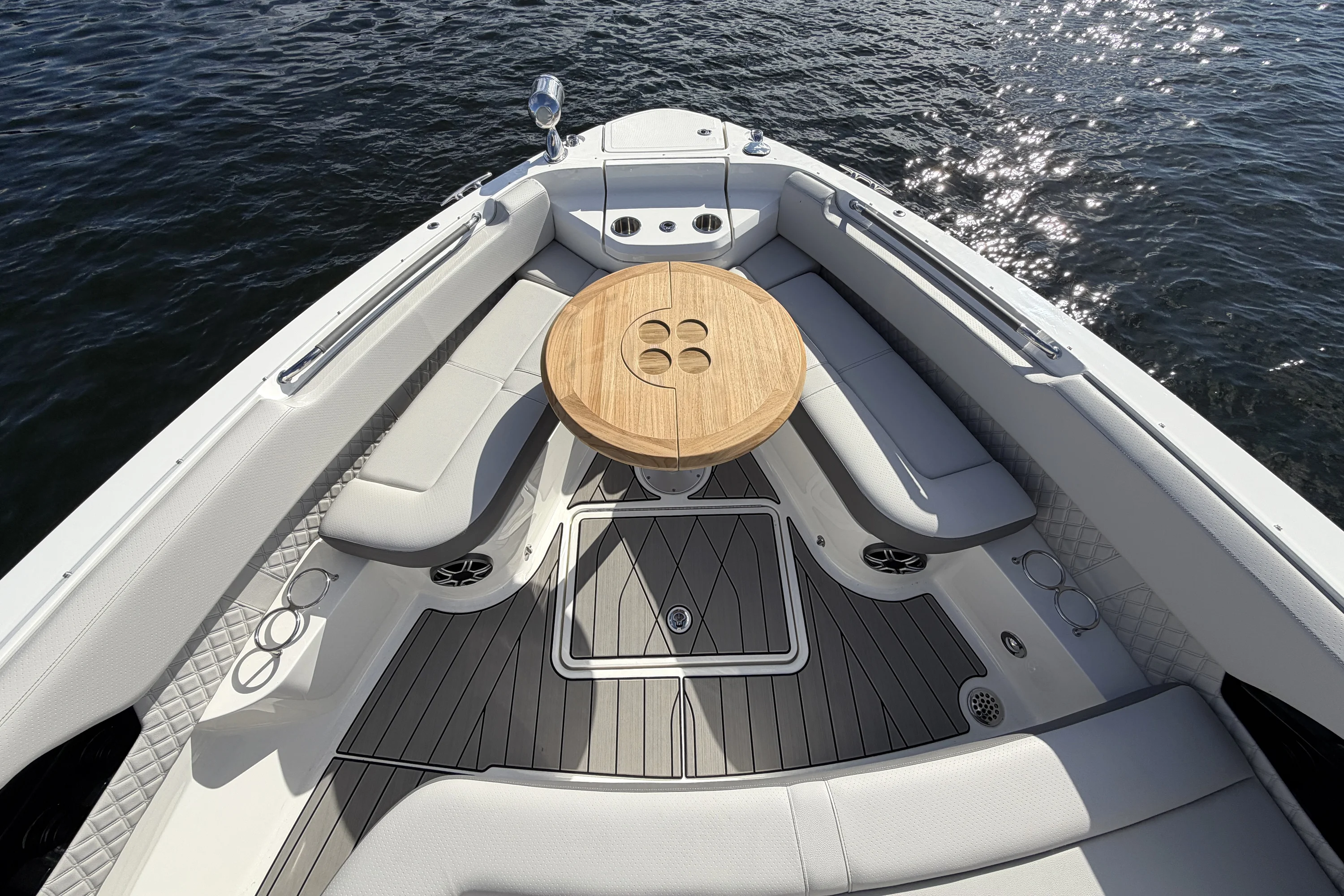 2026 Sea Ray SLX 400 Outboard Image Thumbnail #34