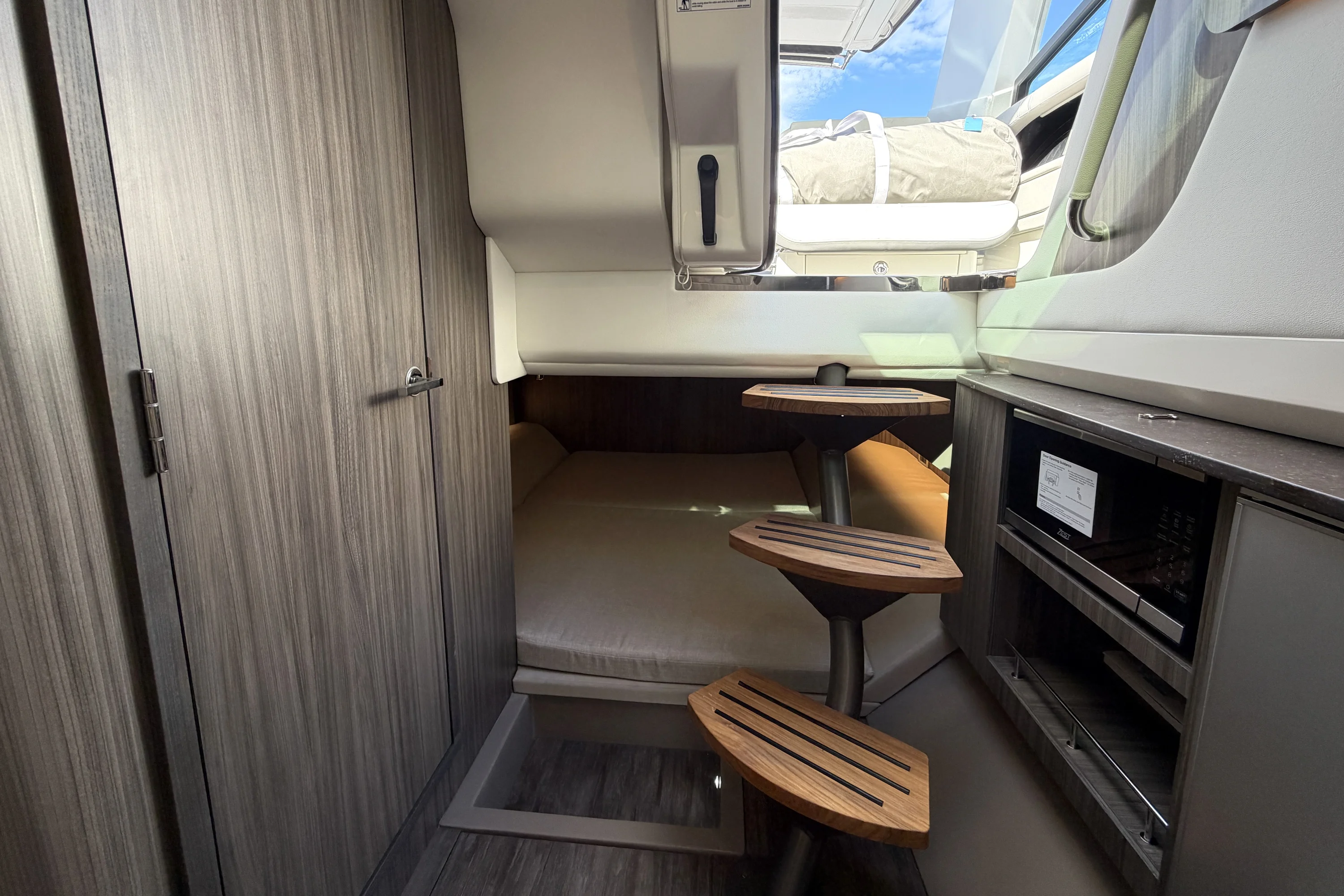 2026 Sea Ray SLX 400 Outboard Image Thumbnail #47