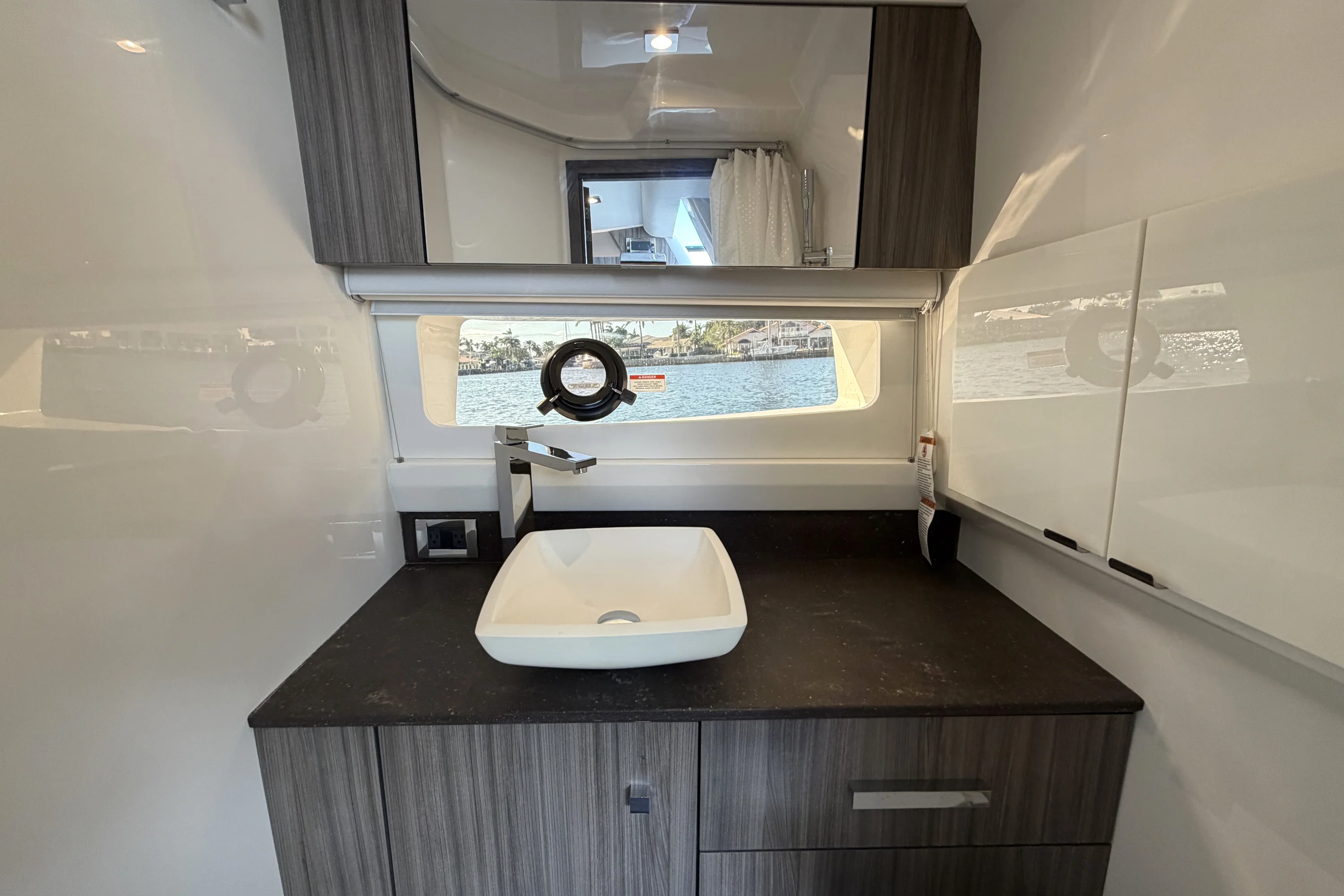 2026 Sea Ray SLX 400 Outboard Image Thumbnail #44