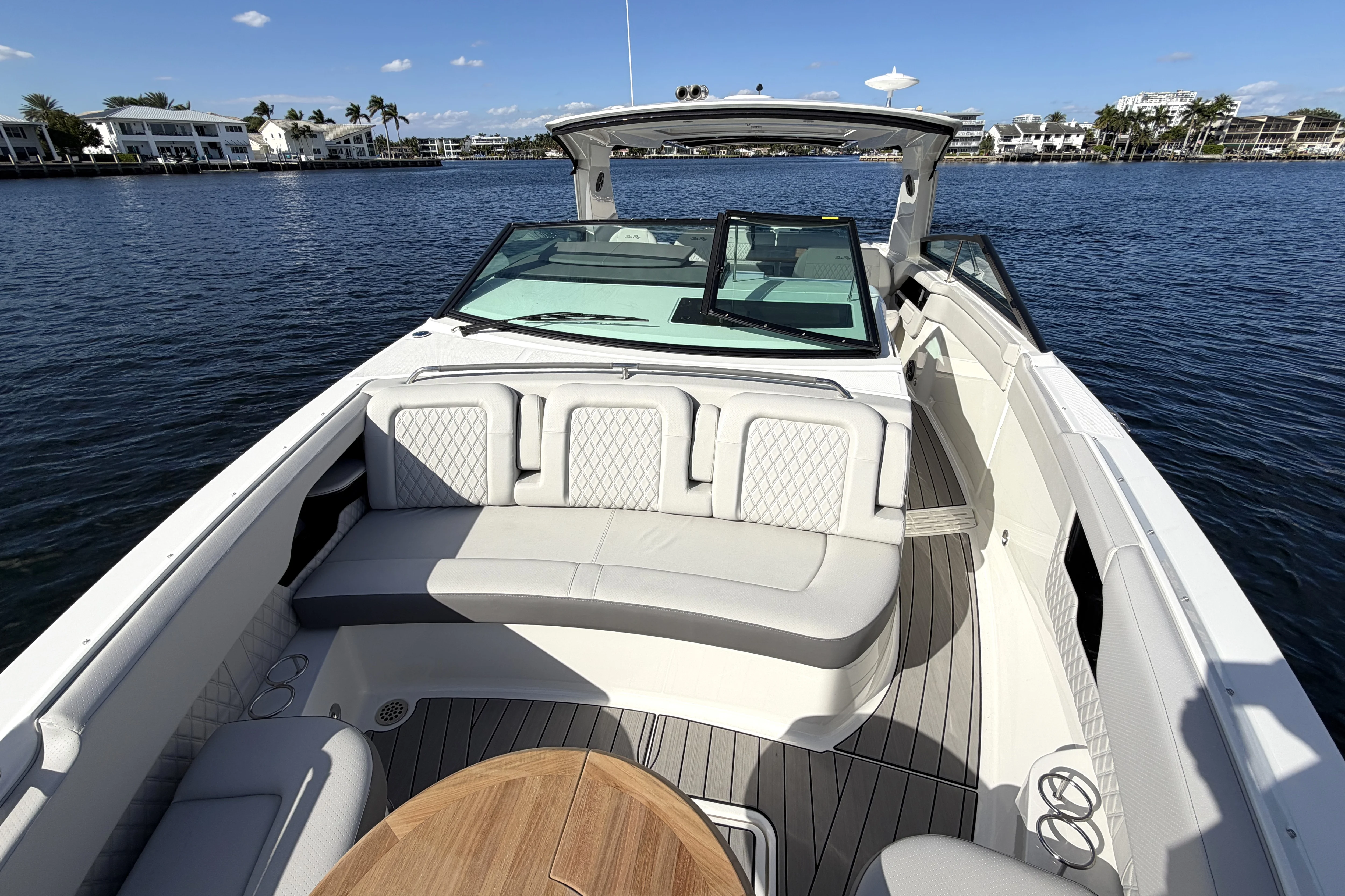 2026 Sea Ray SLX 400 Outboard Image Thumbnail #35