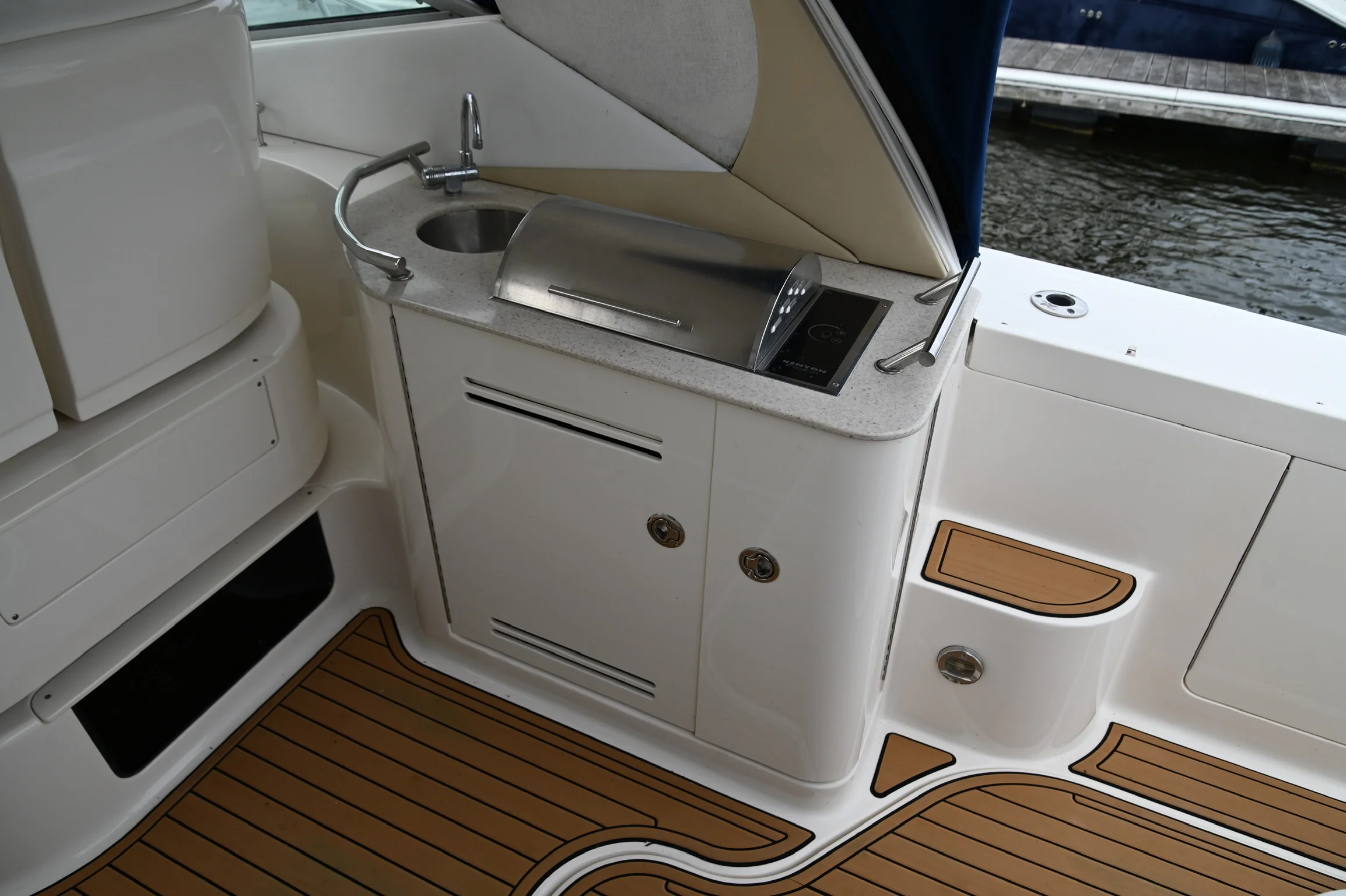 2008 Sea Ray 350 SUNDANCER Image Thumbnail #9