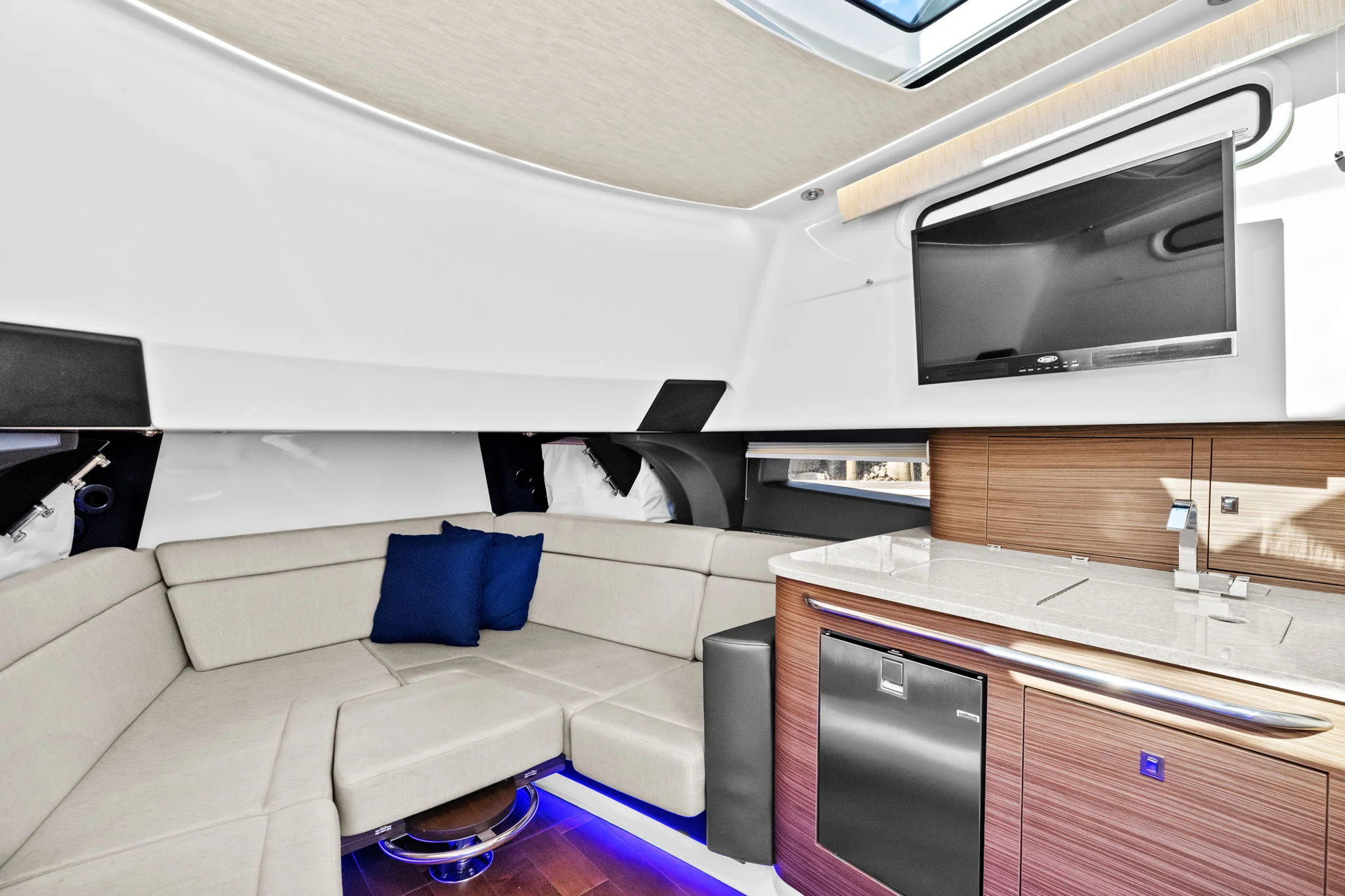 2022 Boston Whaler 420 Outrage Image Thumbnail #24