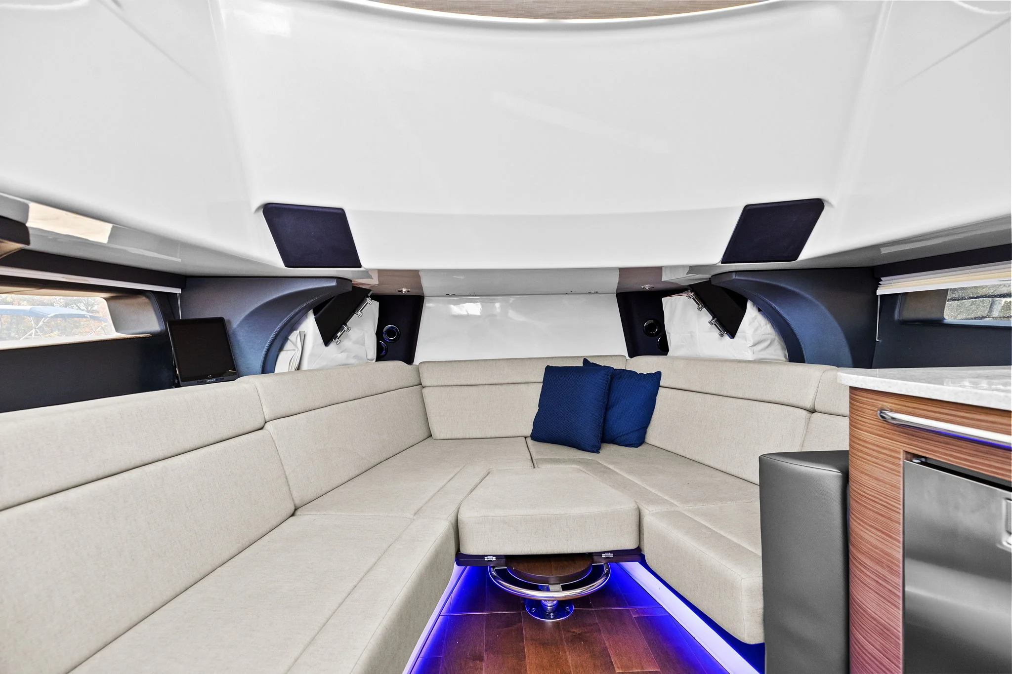 2022 Boston Whaler 420 Outrage Image Thumbnail #22