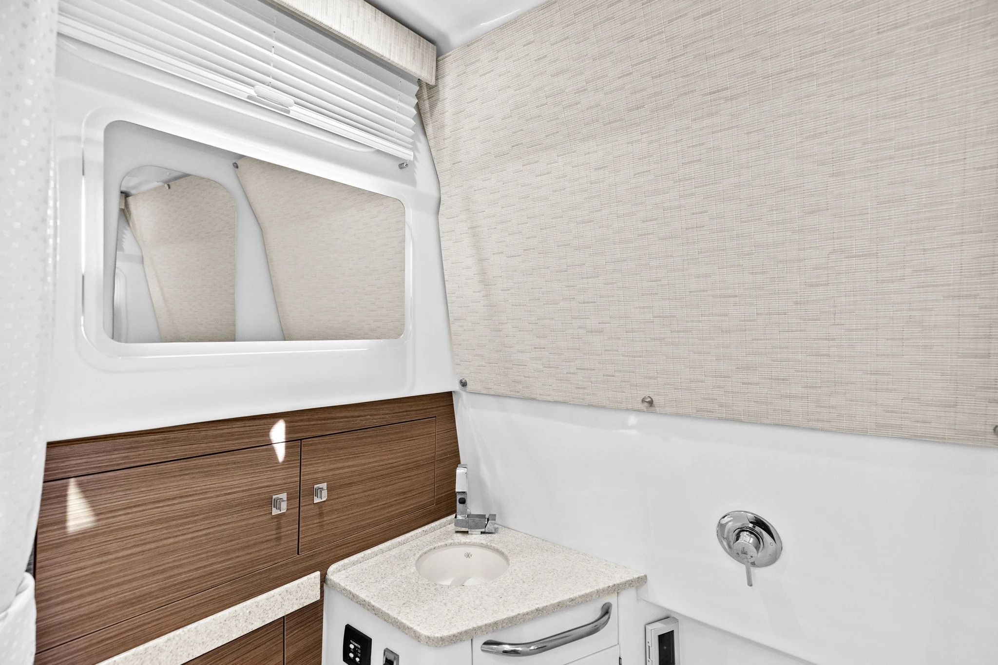 2022 Boston Whaler 420 Outrage Image Thumbnail #28