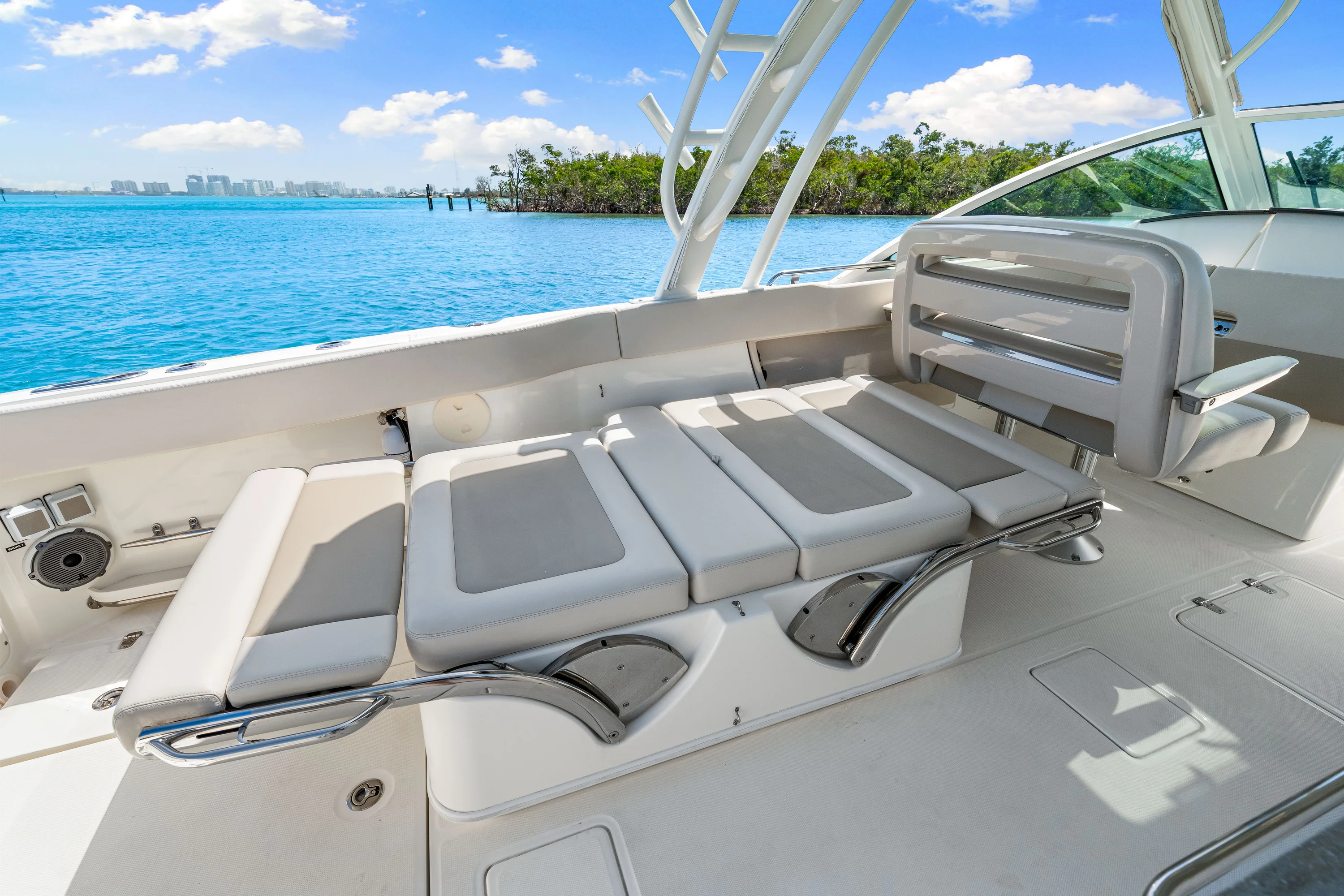 2023 Boston Whaler 320 Vantage Image Thumbnail #26