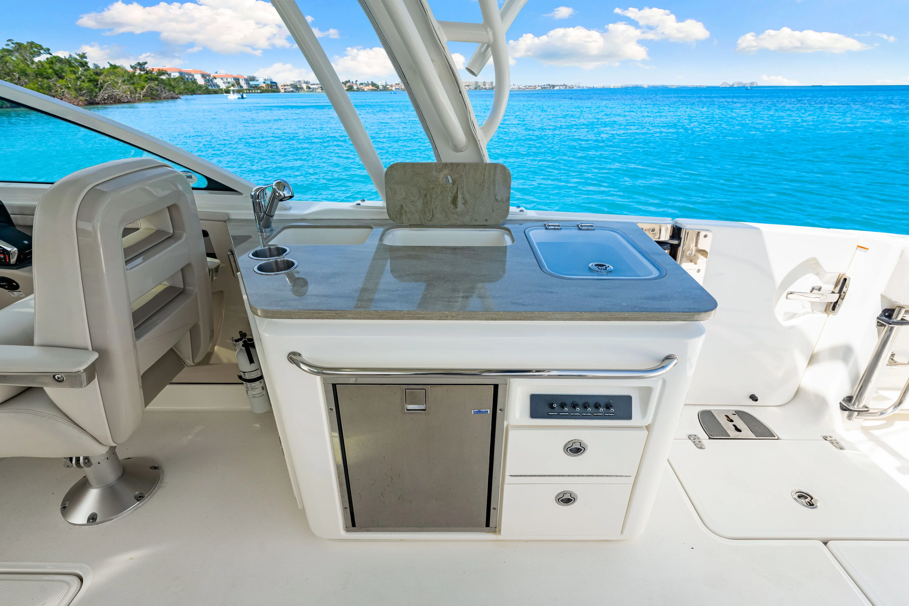 2023 Boston Whaler 320 Vantage Image Thumbnail #28