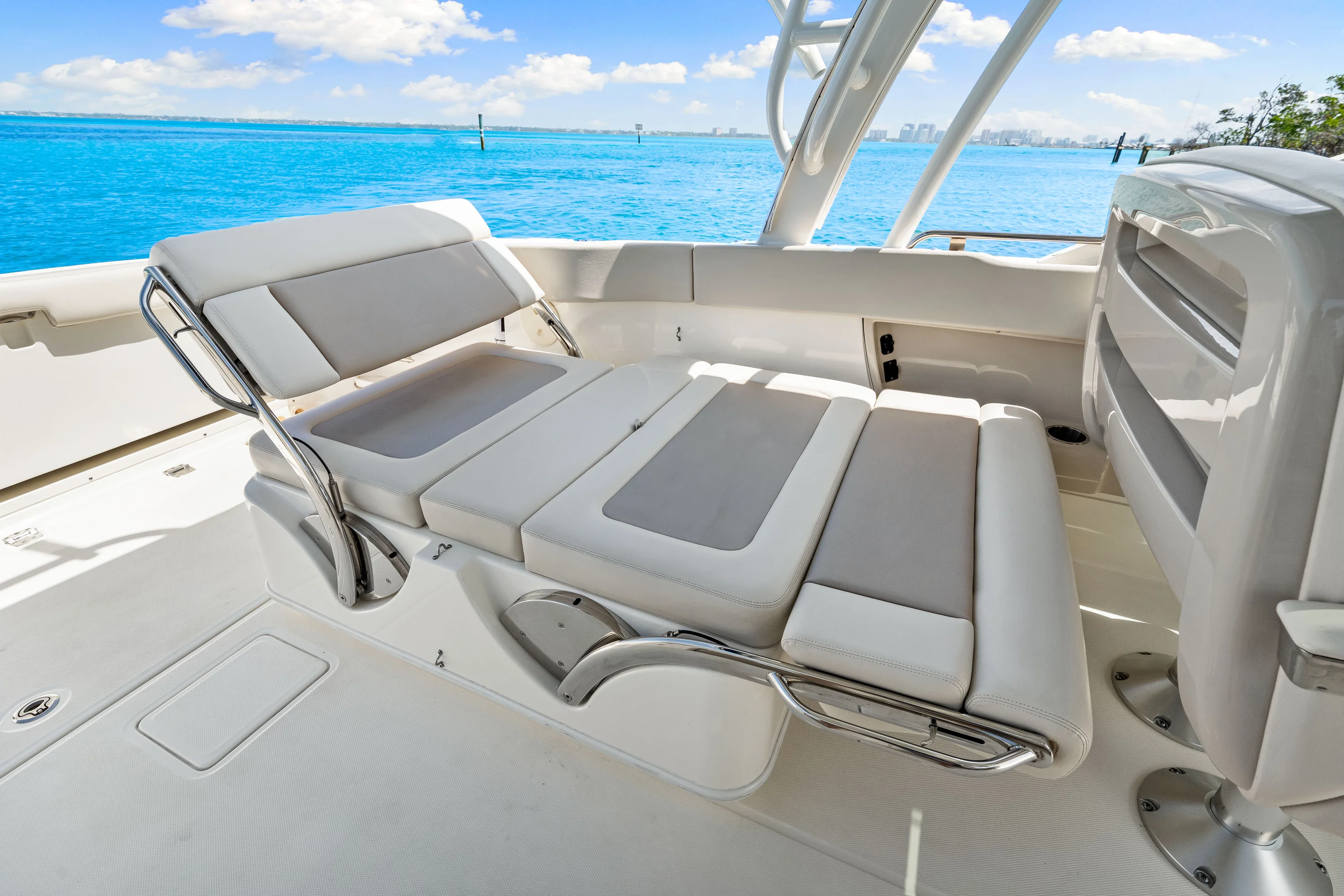 2023 Boston Whaler 320 Vantage Image Thumbnail #27