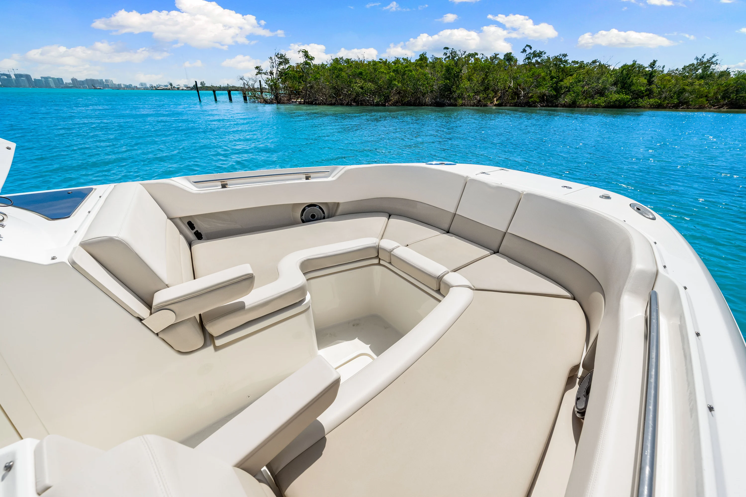 2023 Boston Whaler 320 Vantage Image Thumbnail #6