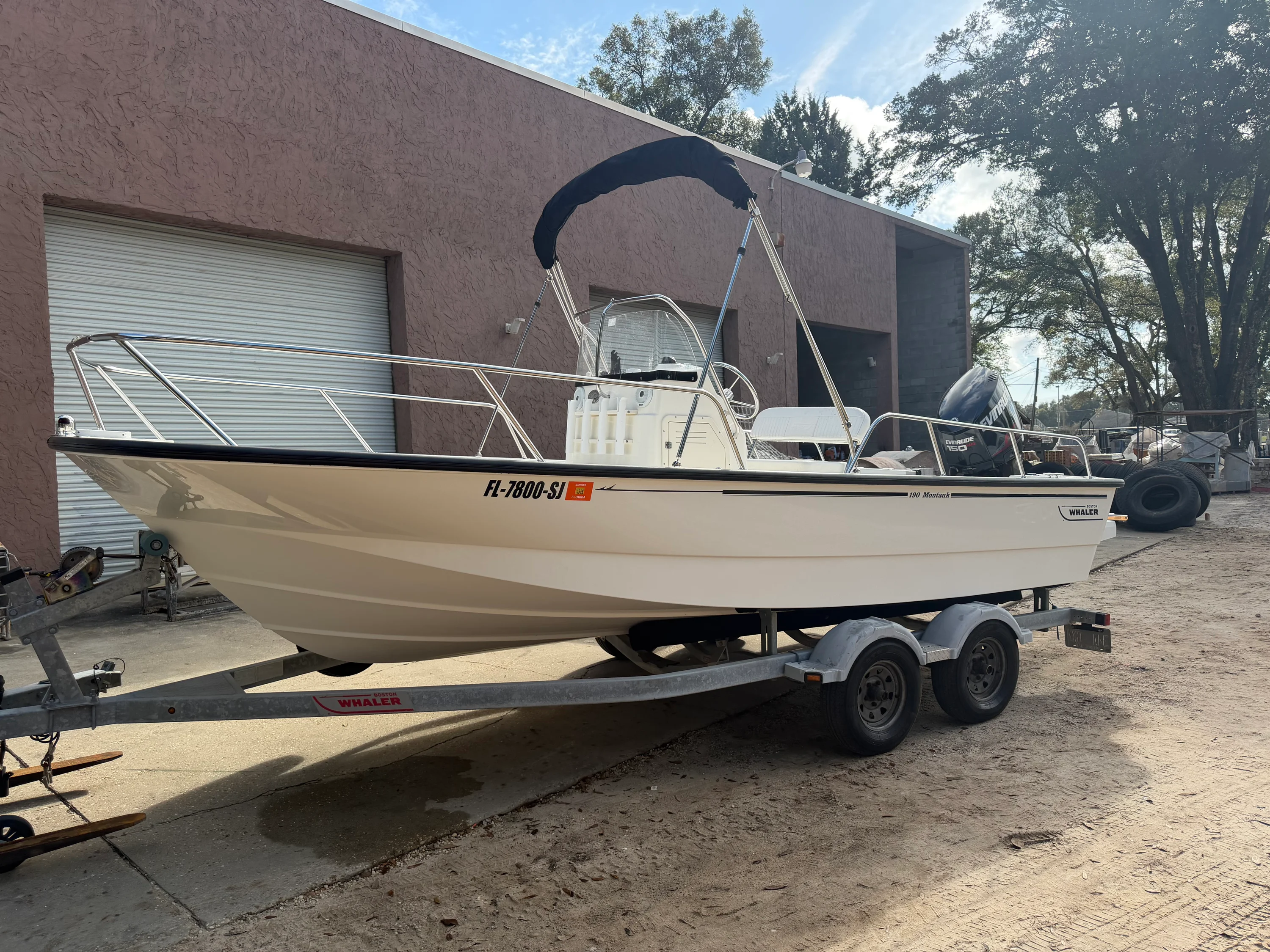 2015 Boston Whaler 190 MONTAUAK Image Thumbnail #1