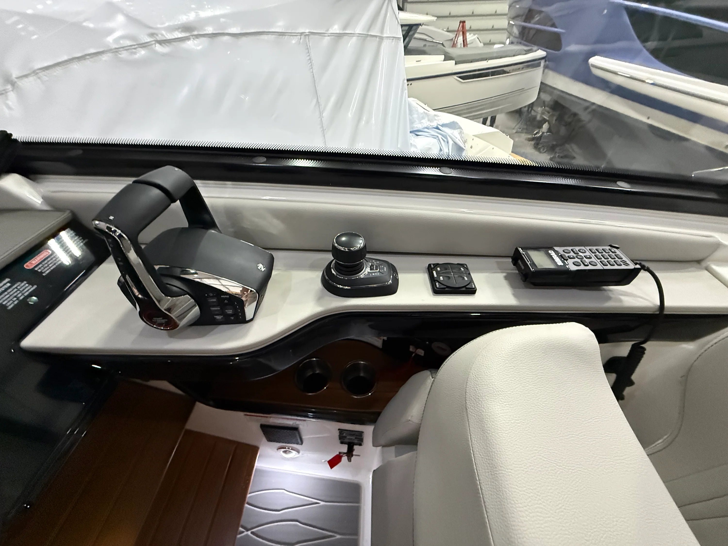 2026 Sea Ray Sundancer 370 Image Thumbnail #13