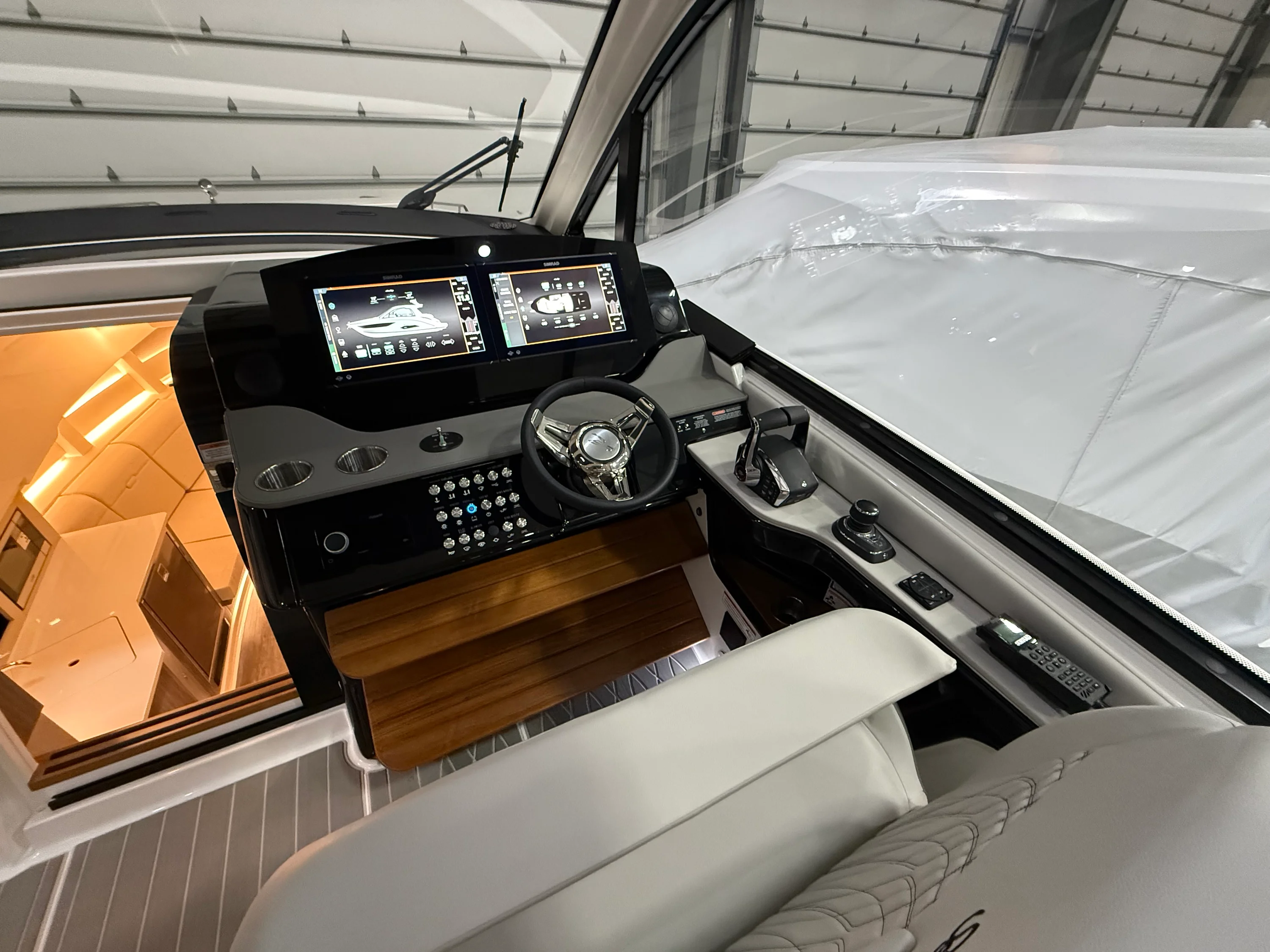 2026 Sea Ray Sundancer 370 Image Thumbnail #11