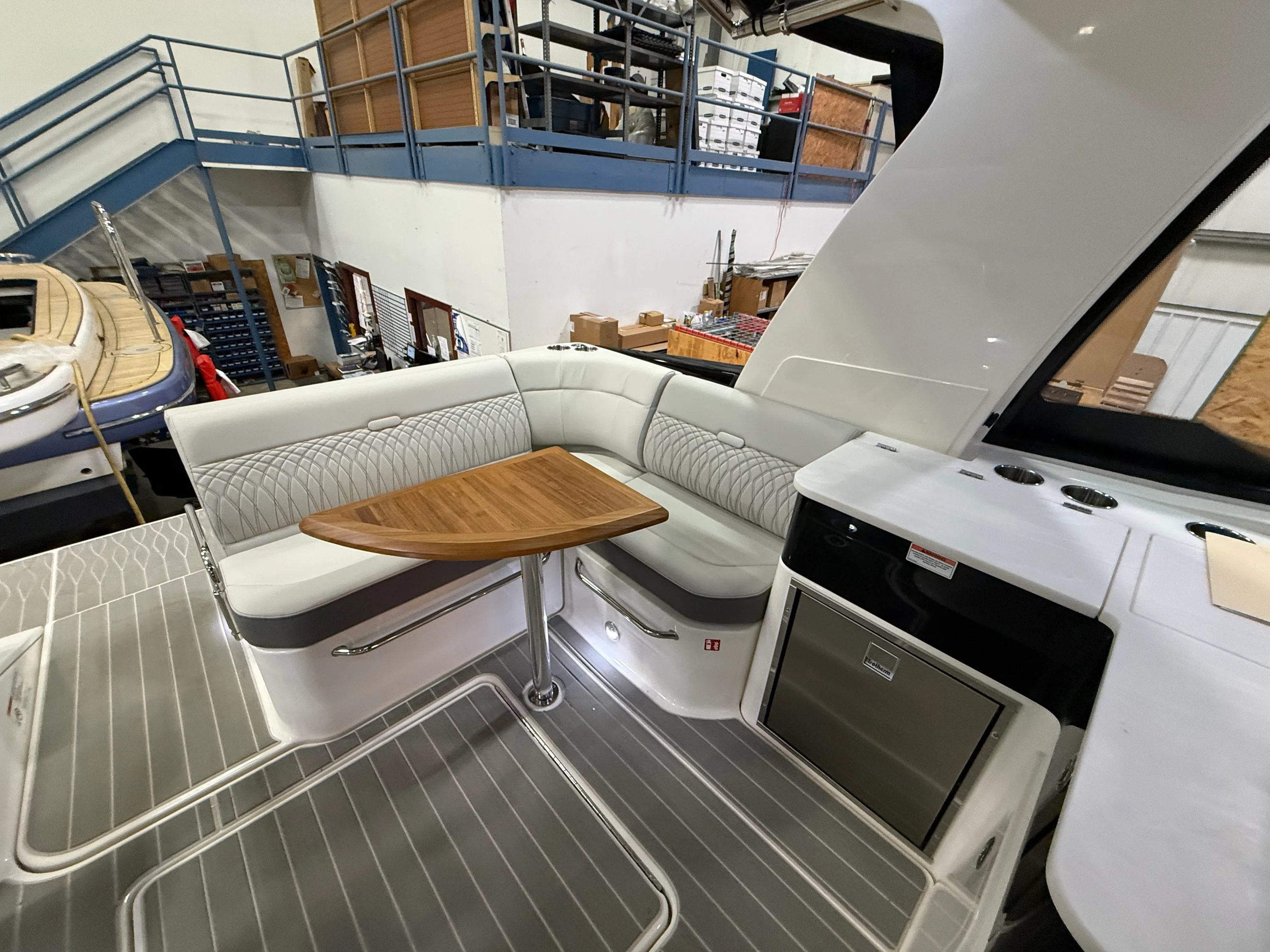 2026 Sea Ray Sundancer 370 Image Thumbnail #8