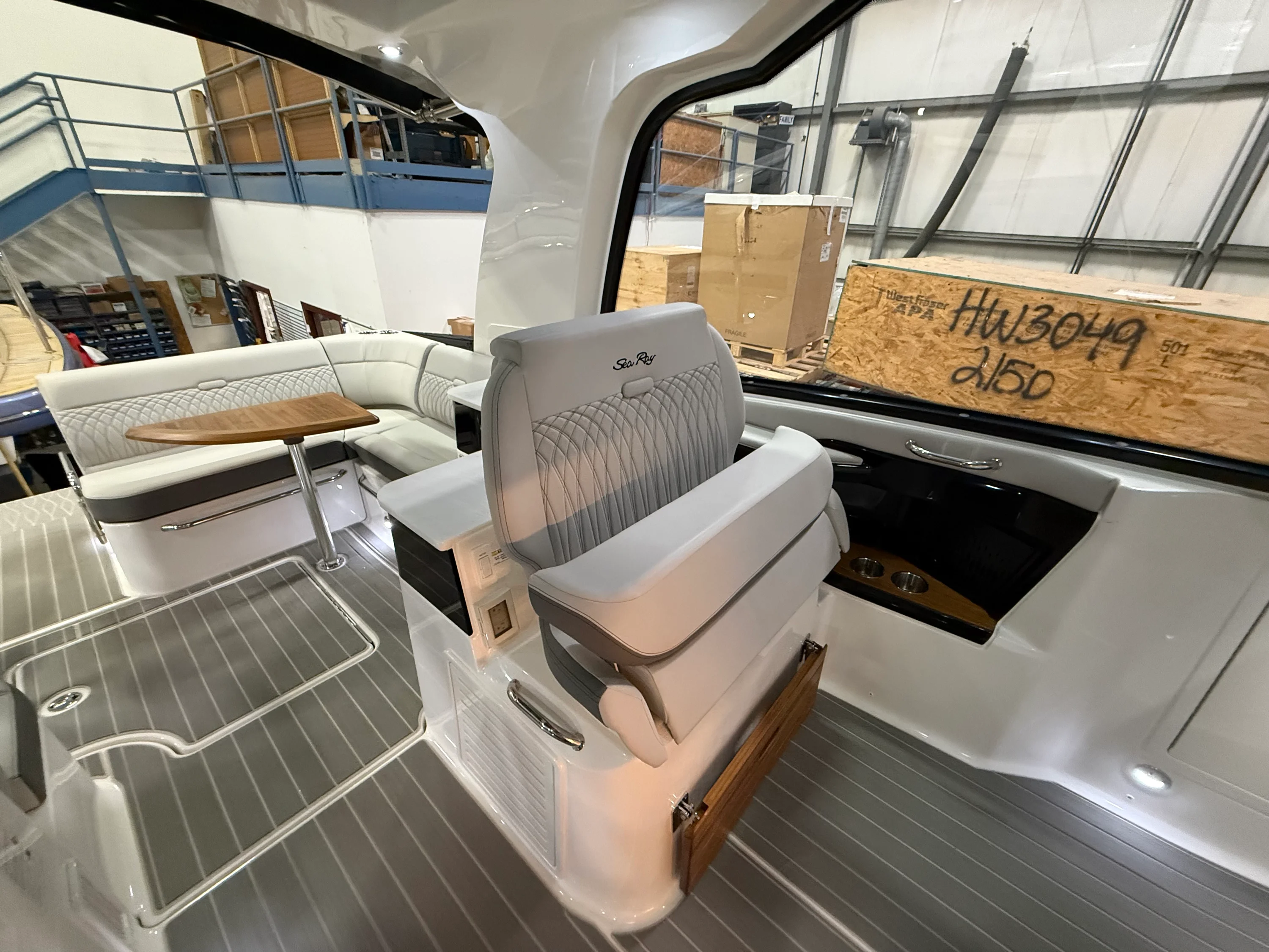 2026 Sea Ray Sundancer 370 Image Thumbnail #10