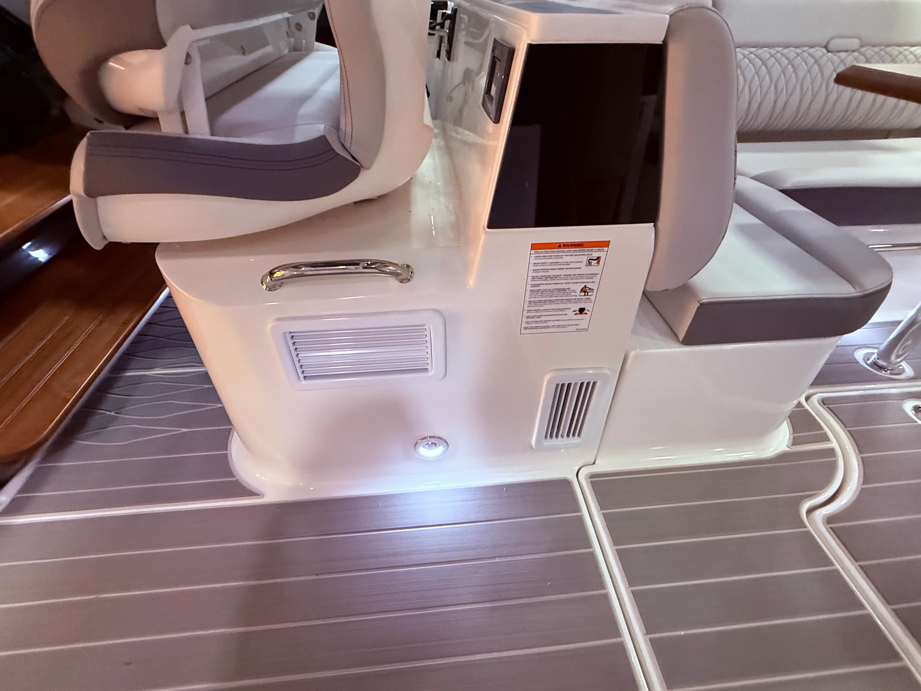 2026 Sea Ray Sundancer 370 Image Thumbnail #15