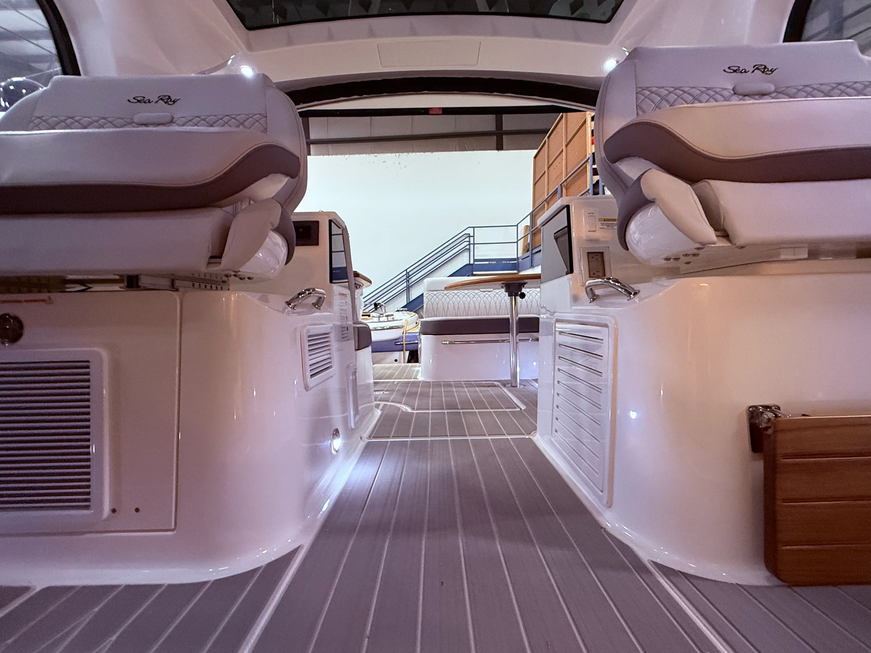 2026 Sea Ray Sundancer 370 Image Thumbnail #27