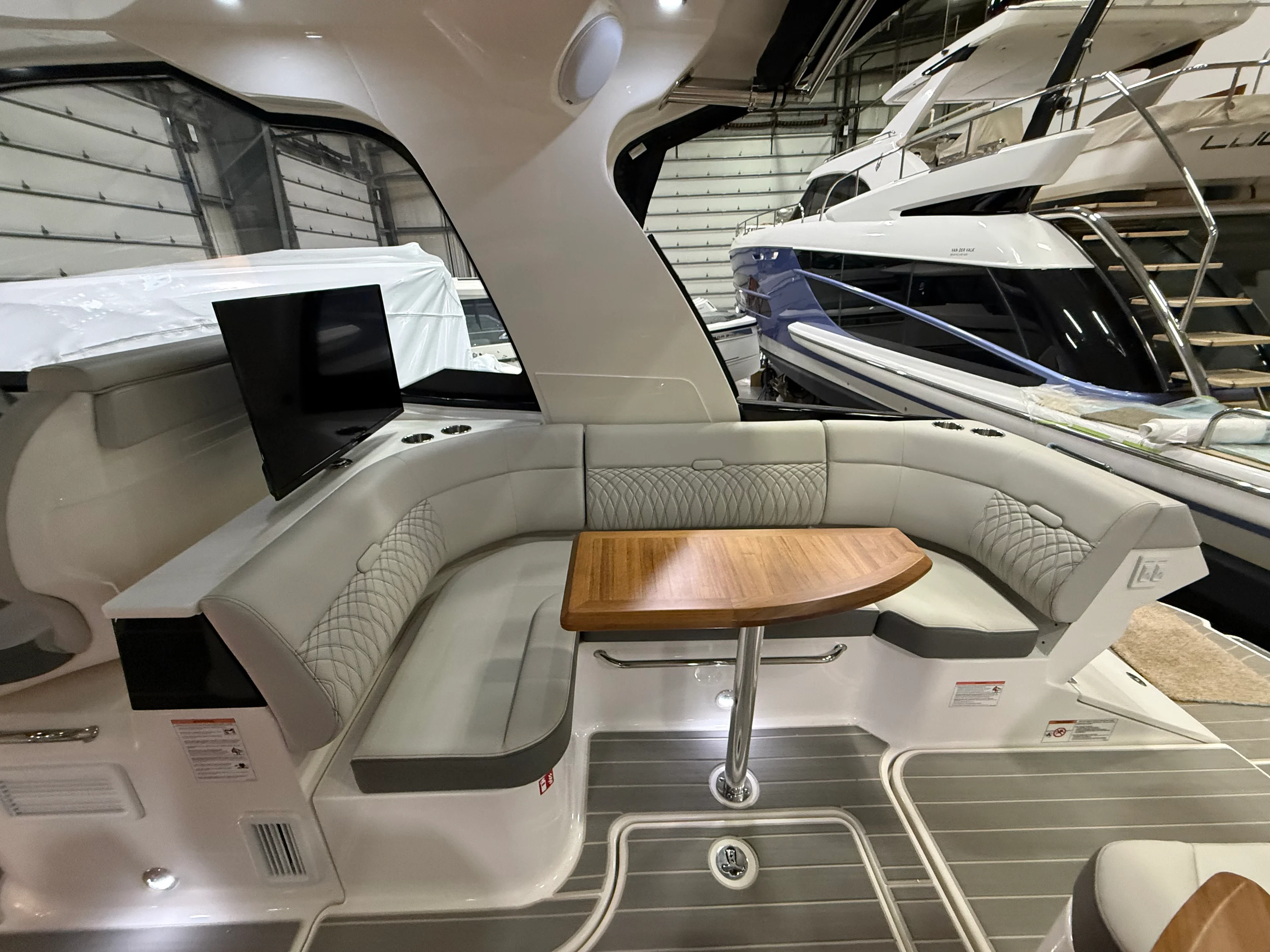 2026 Sea Ray Sundancer 370 Image Thumbnail #7