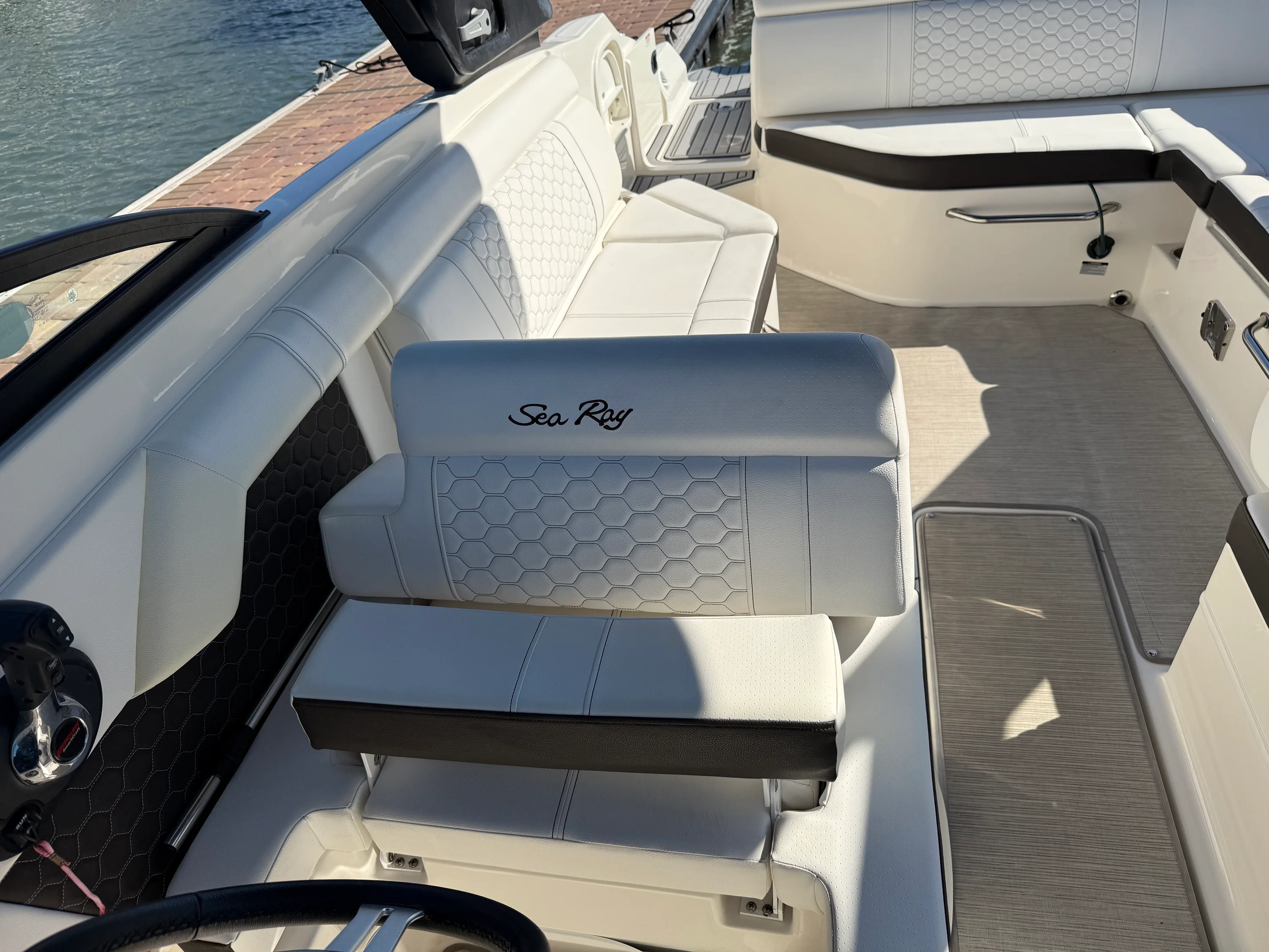 2021 Sea Ray 270 SDX OUTBOARD Image Thumbnail #9