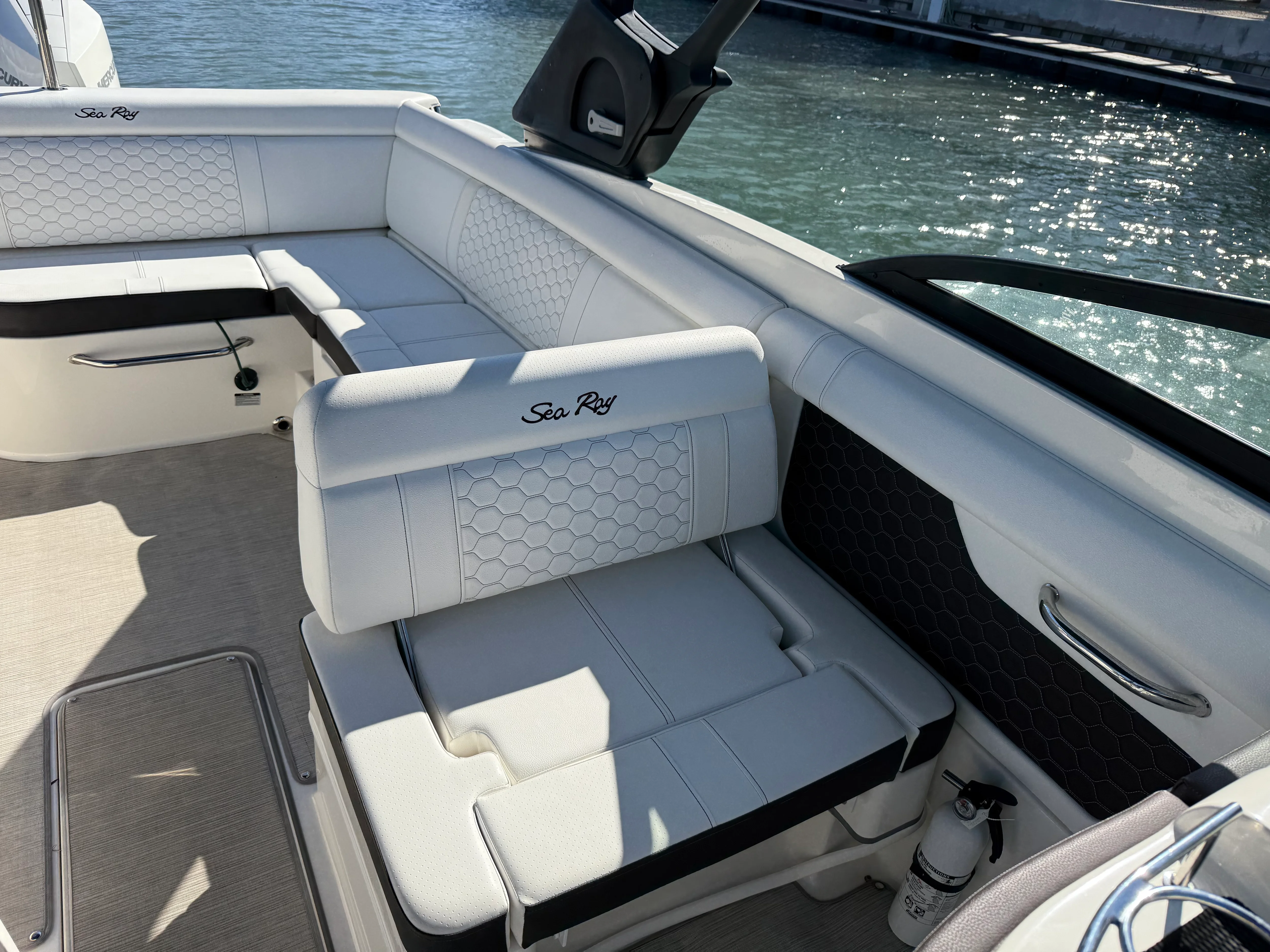 2021 Sea Ray 270 SDX OUTBOARD Image Thumbnail #8