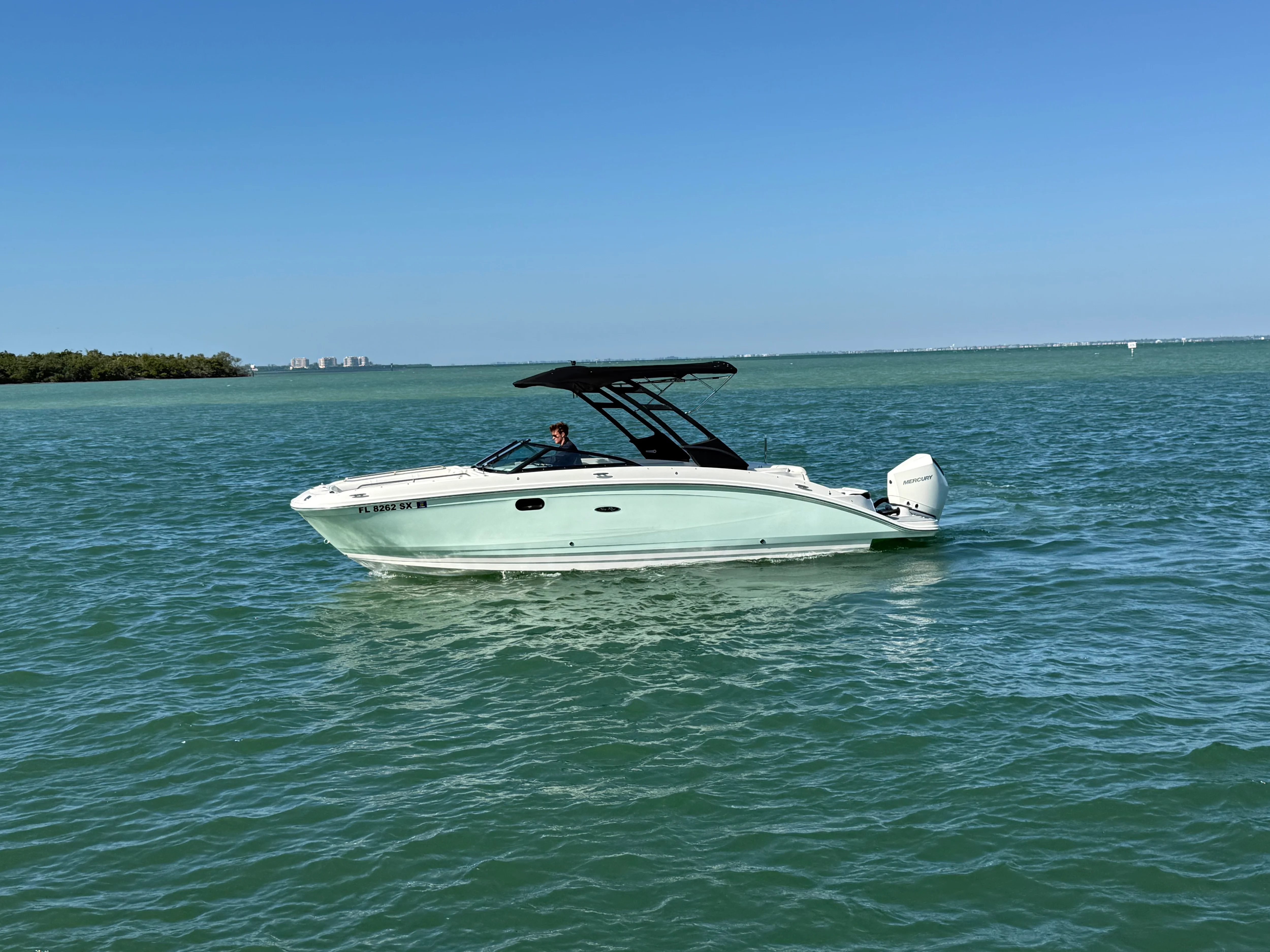 2021 Sea Ray 270 SDX OUTBOARD Image Thumbnail #3