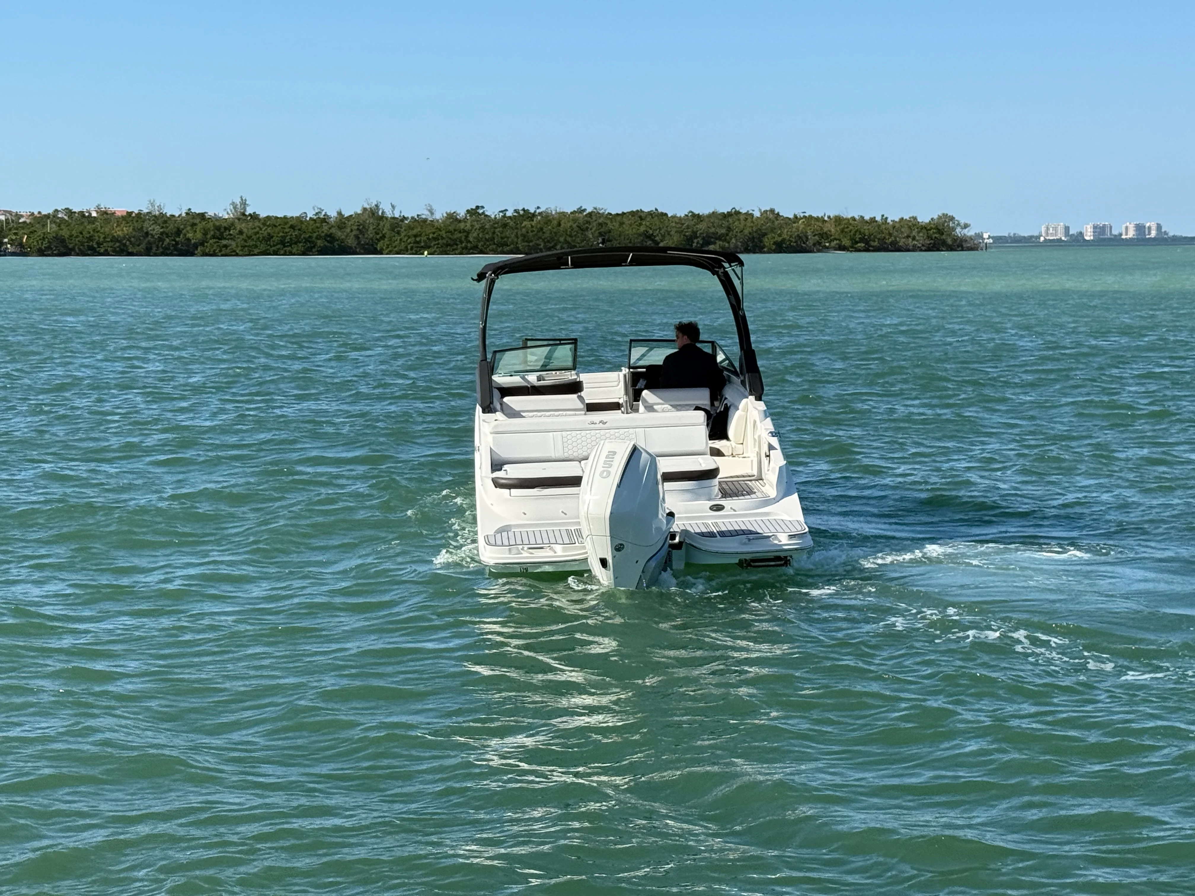 2021 Sea Ray 270 SDX OUTBOARD Image Thumbnail #2