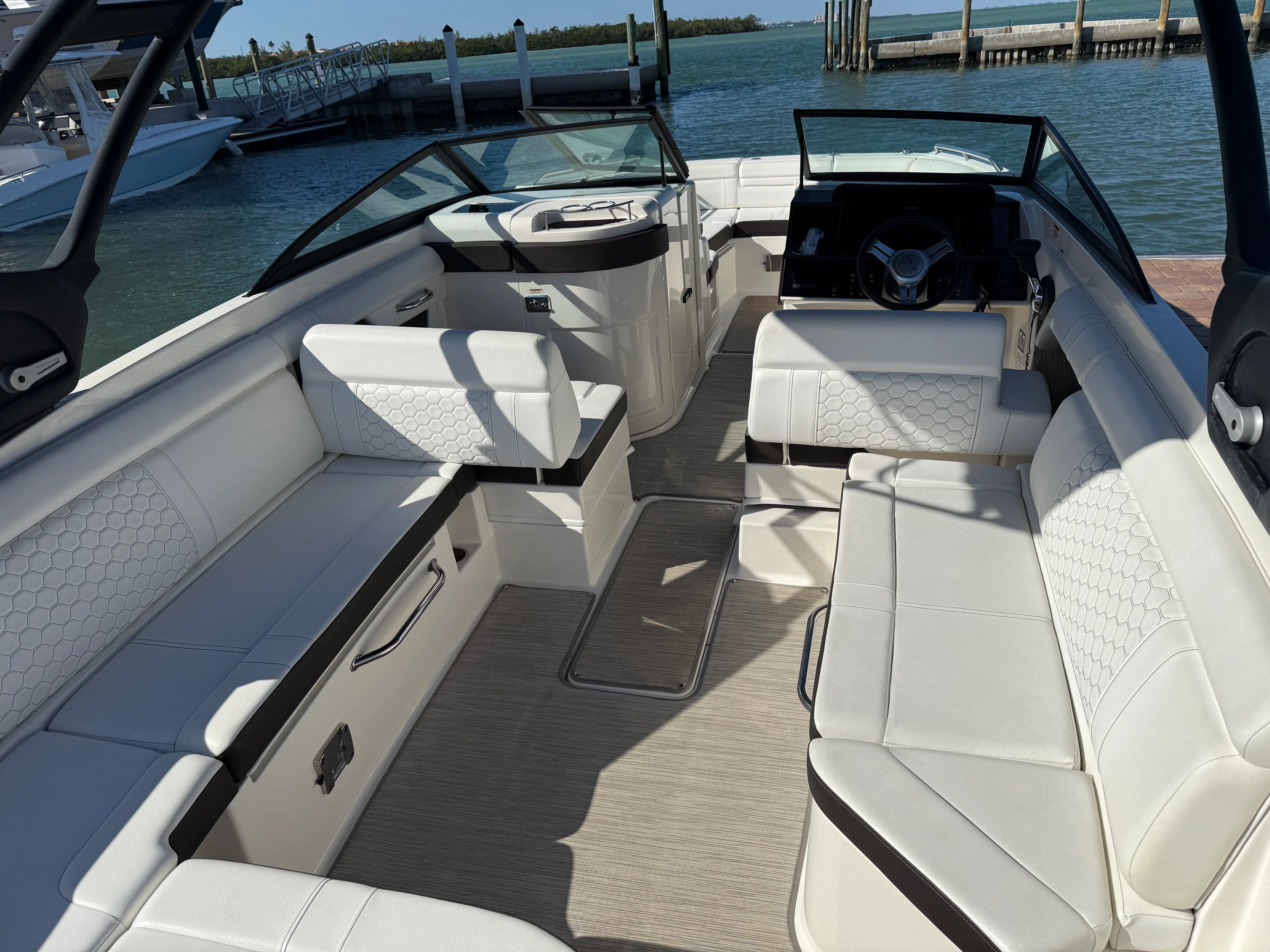 2021 Sea Ray 270 SDX OUTBOARD Image Thumbnail #7