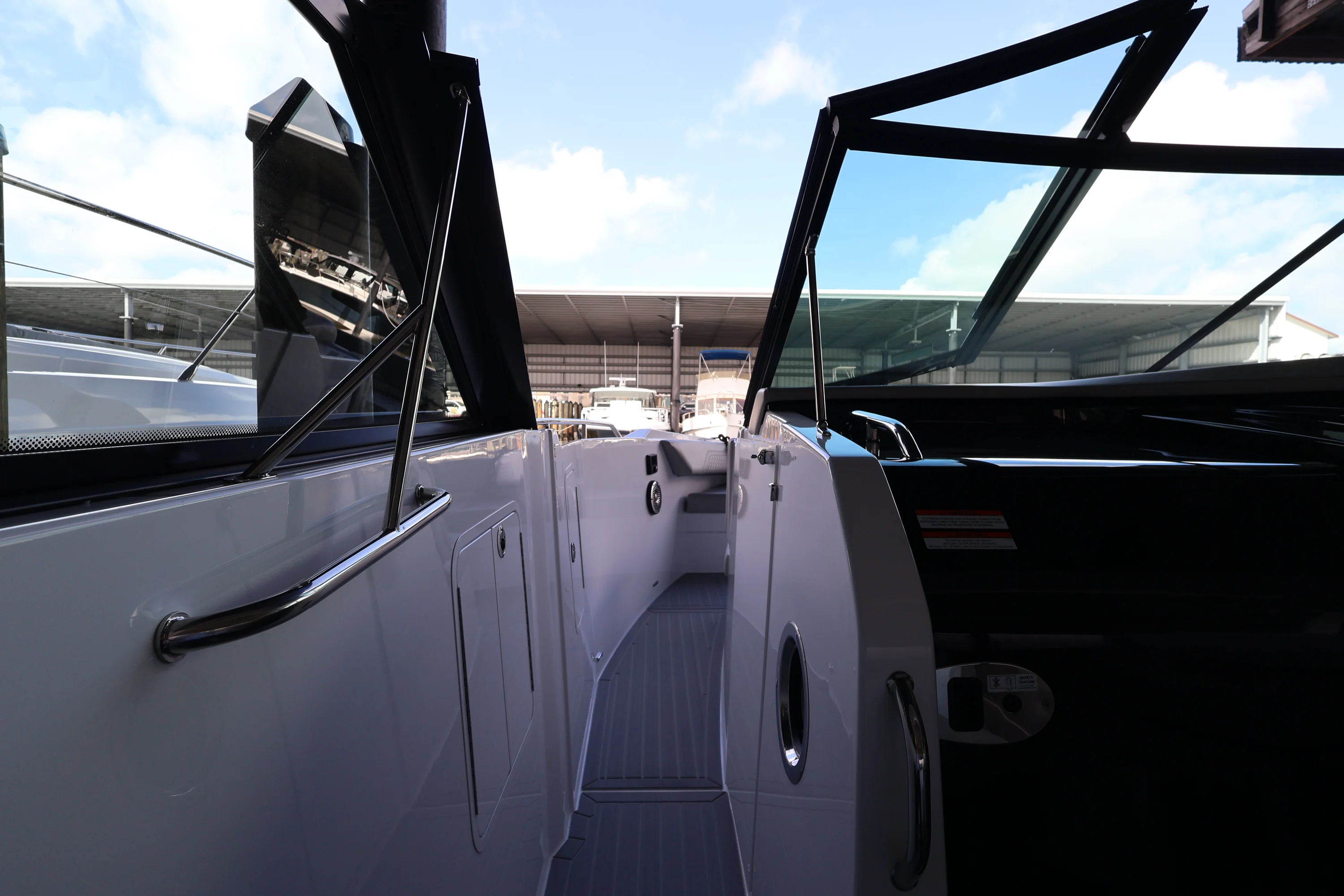 2026 Cruisers Yachts 38 GLS Outboard Image Thumbnail #49