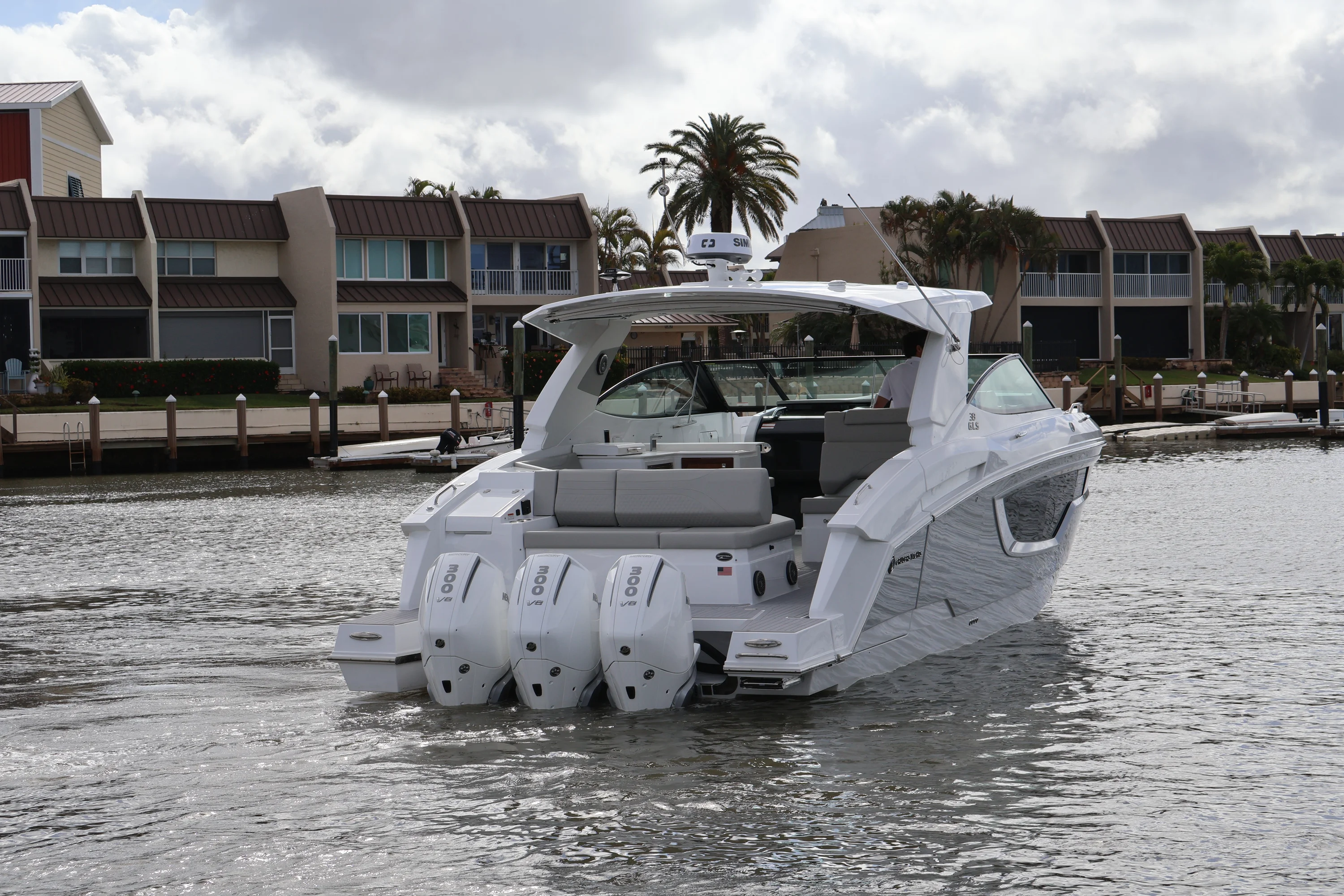 2026 Cruisers Yachts 38 GLS Outboard Image Thumbnail #5