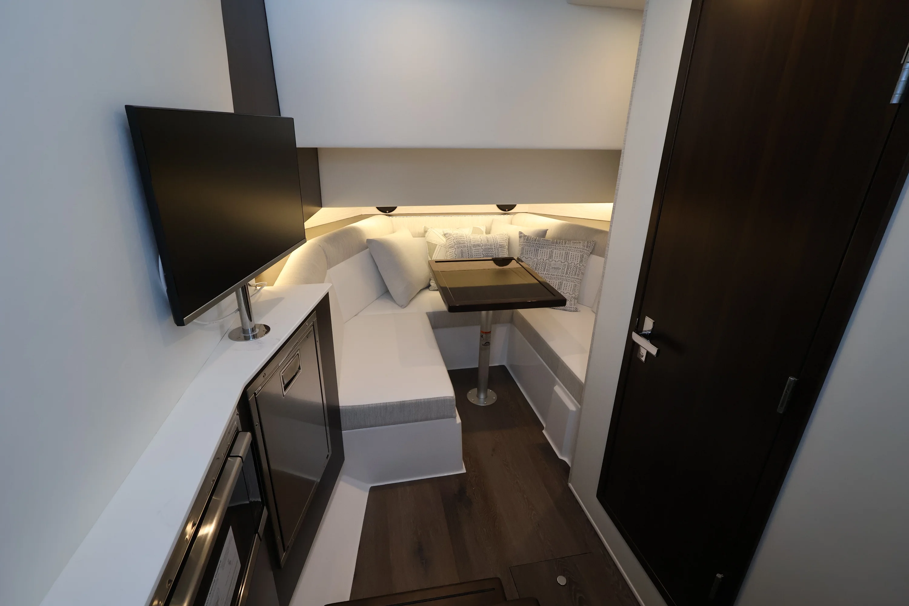 2026 Cruisers Yachts 38 GLS Outboard Image Thumbnail #36