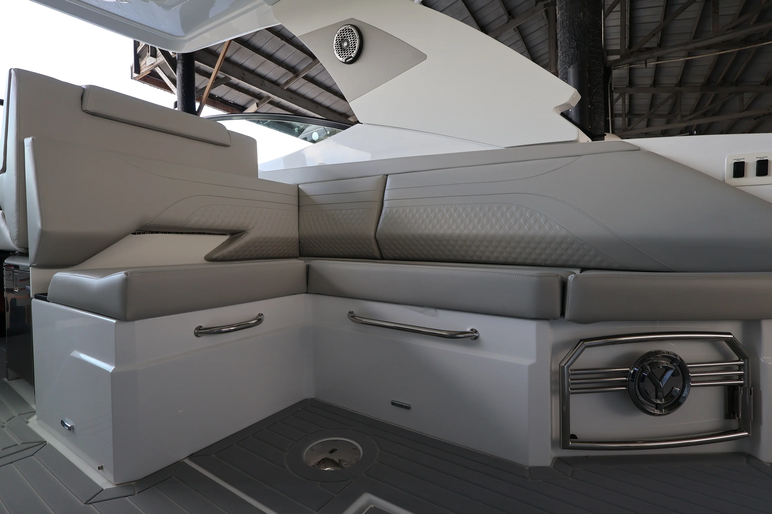 2026 Cruisers Yachts 38 GLS Outboard Image Thumbnail #18