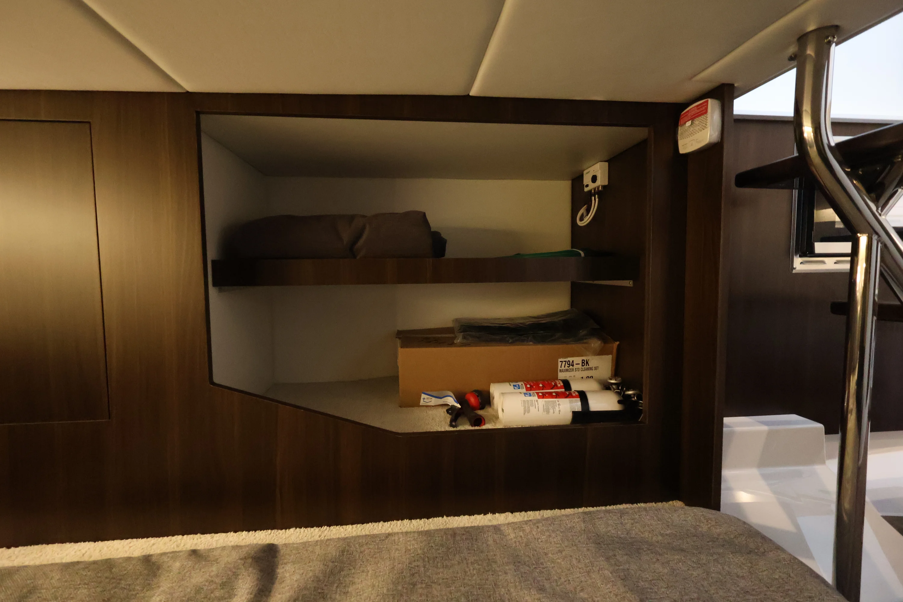 2026 Cruisers Yachts 38 GLS Outboard Image Thumbnail #47