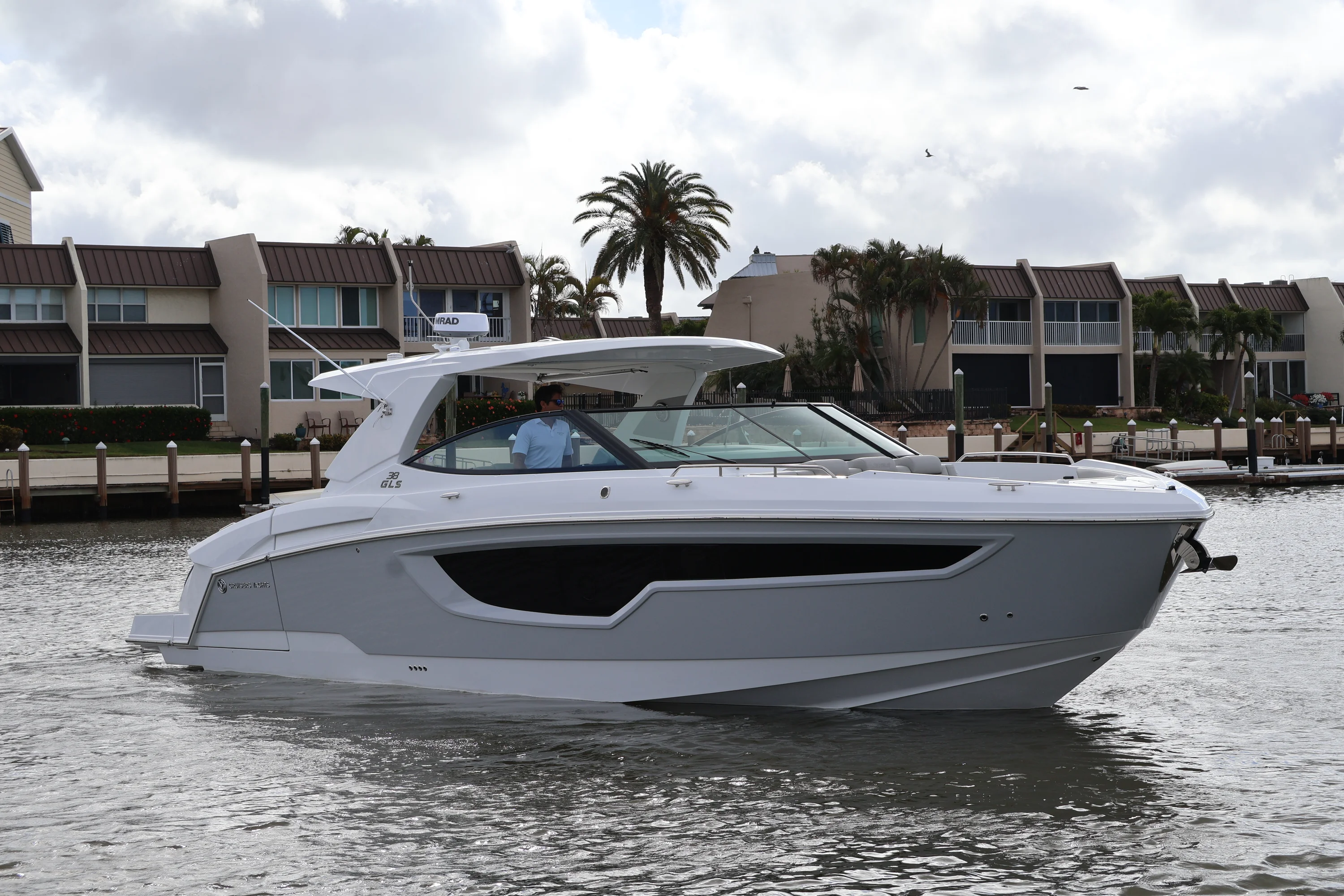 2026 Cruisers Yachts 38 GLS Outboard Image Thumbnail #9