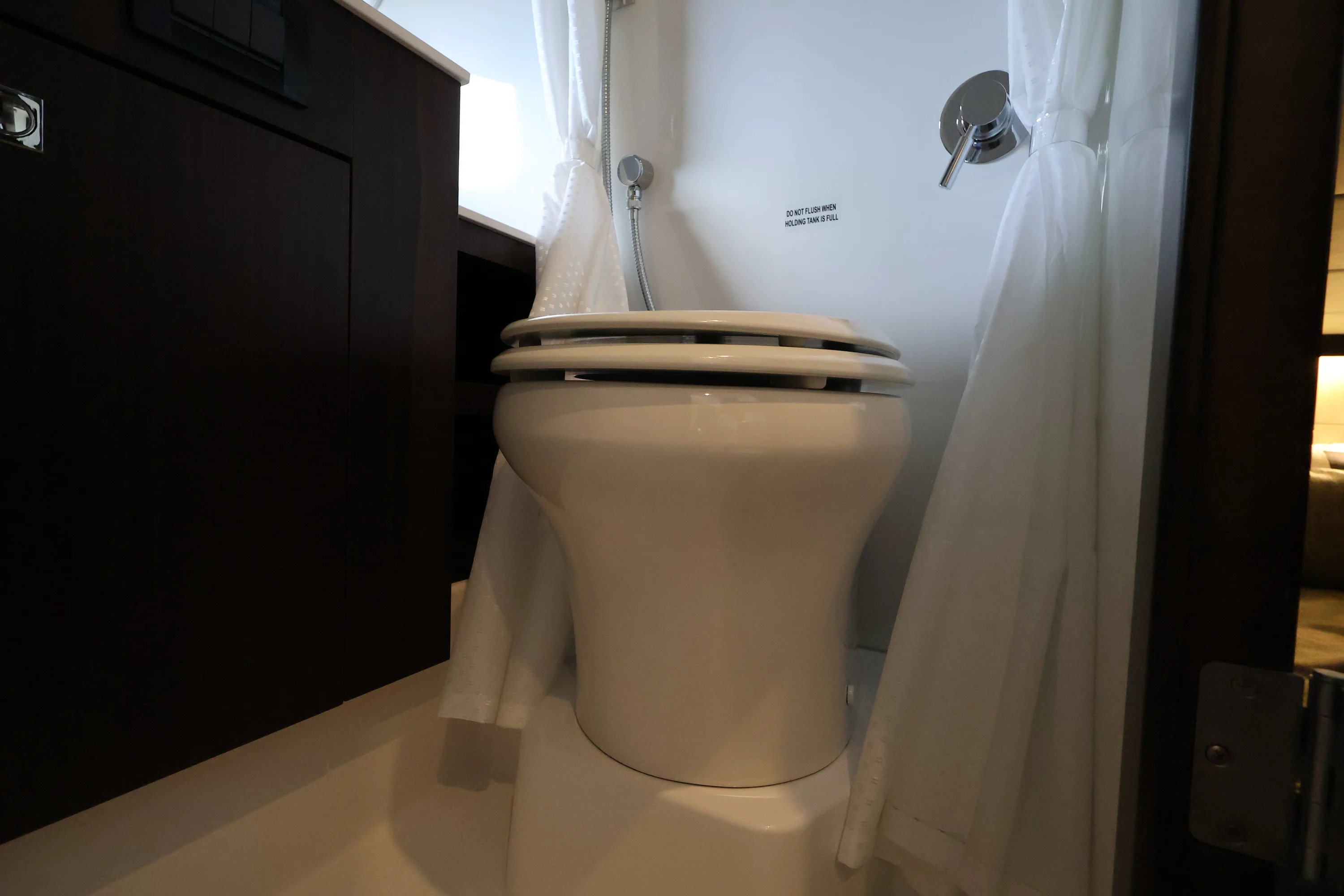 2026 Cruisers Yachts 38 GLS Outboard Image Thumbnail #43