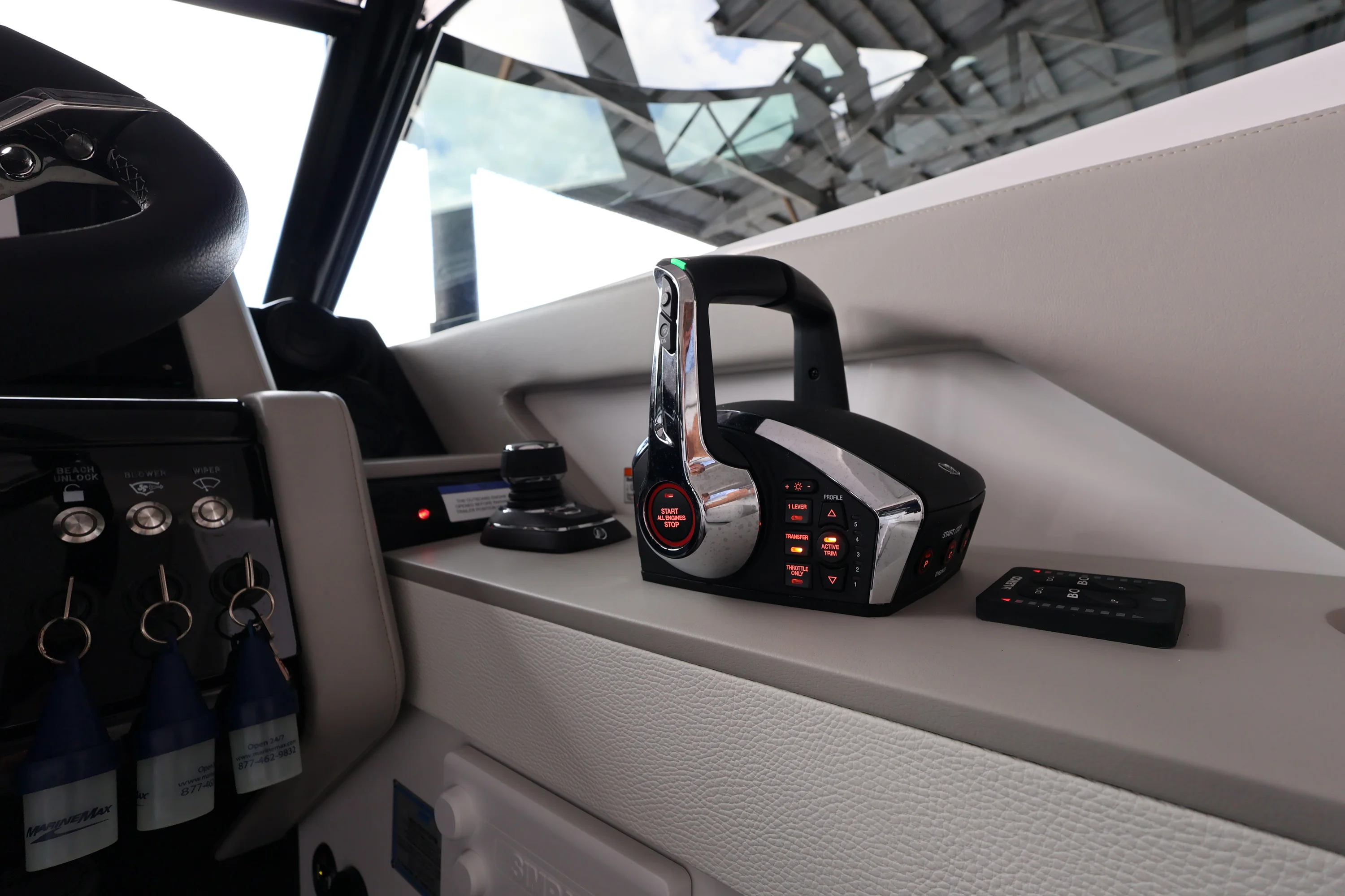 2026 Cruisers Yachts 38 GLS Outboard Image Thumbnail #29