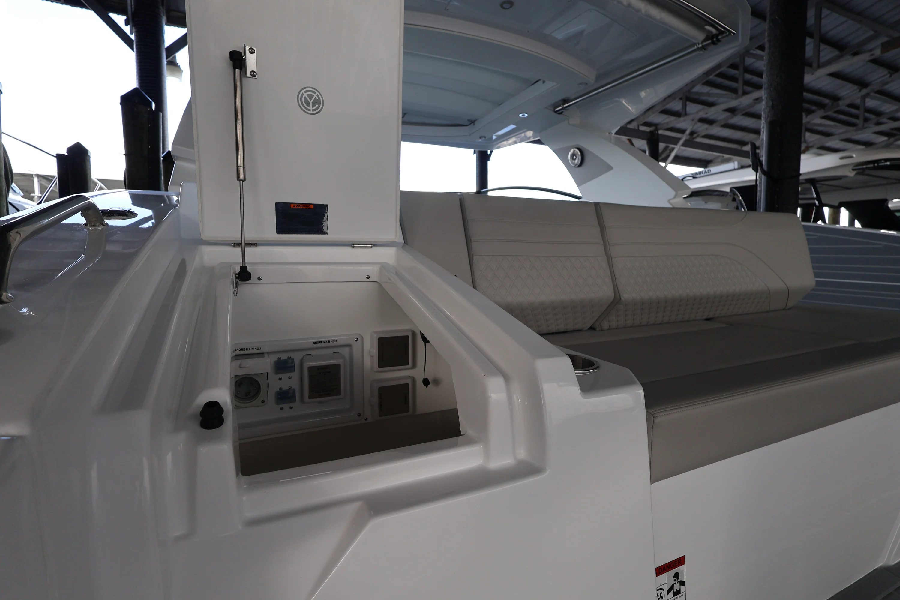 2026 Cruisers Yachts 38 GLS Outboard Image Thumbnail #15